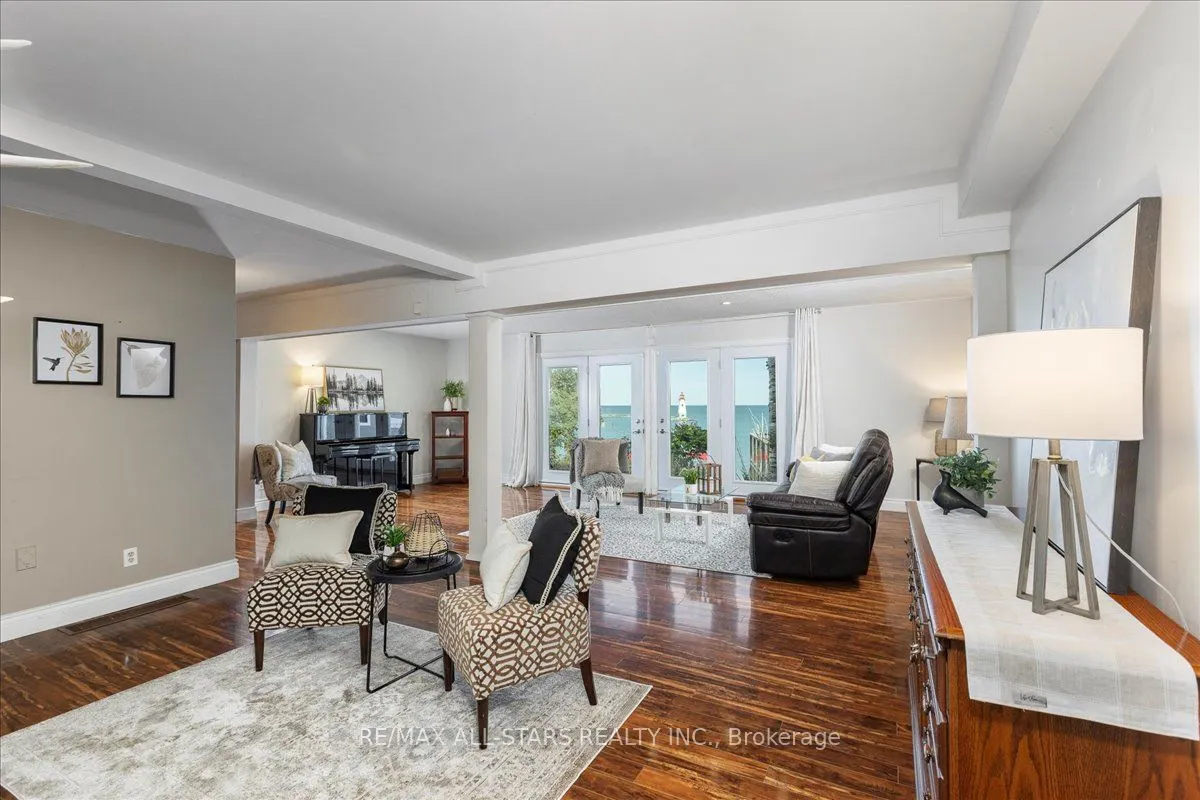 1 Cedarhurst Park