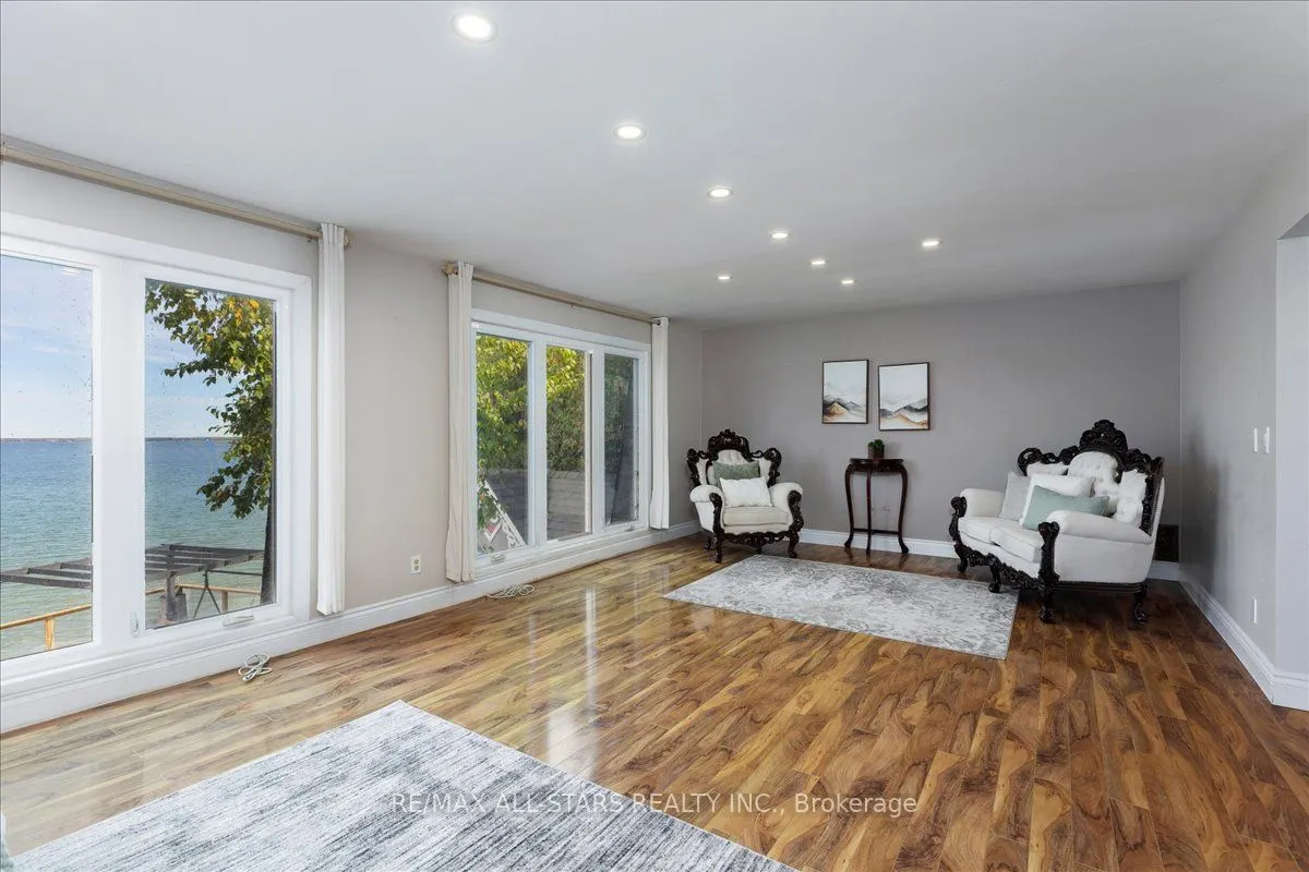1 Cedarhurst Park