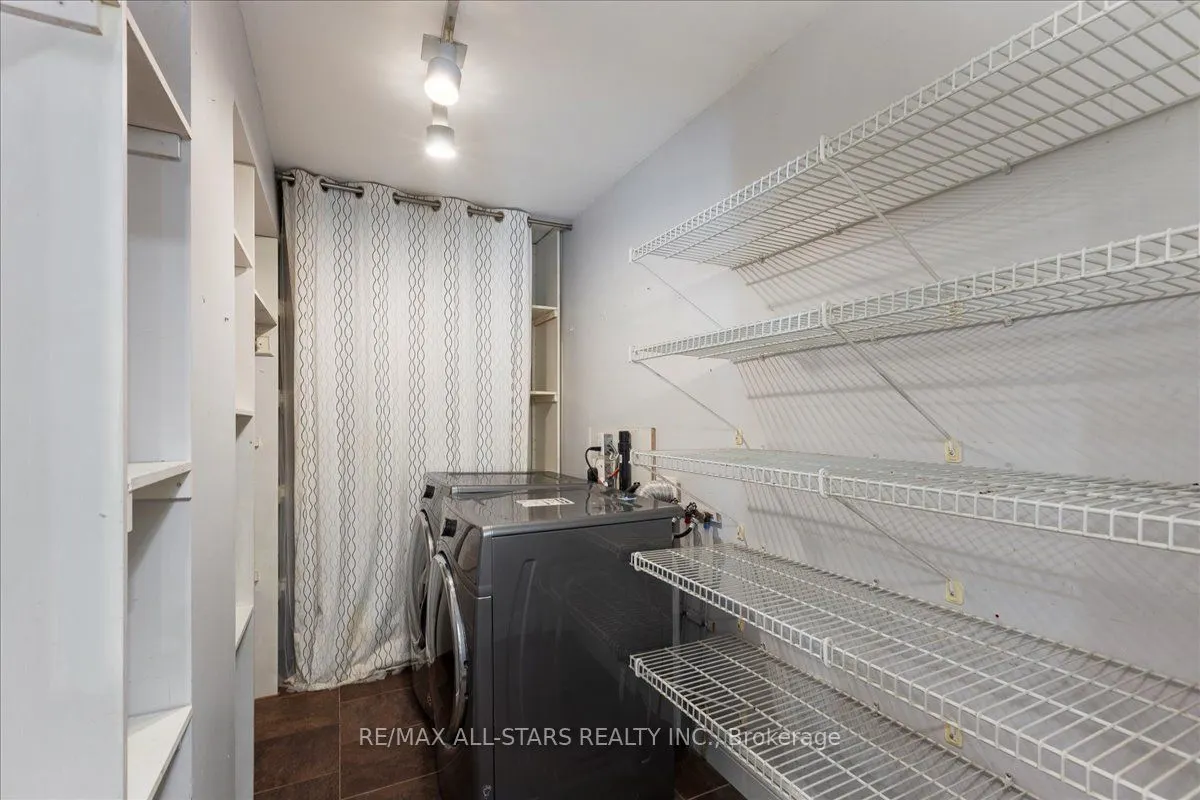 1 Cedarhurst Park