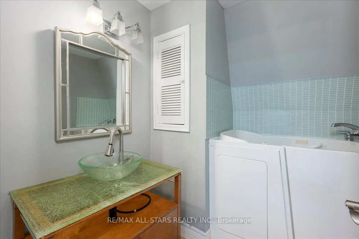 1 Cedarhurst Park