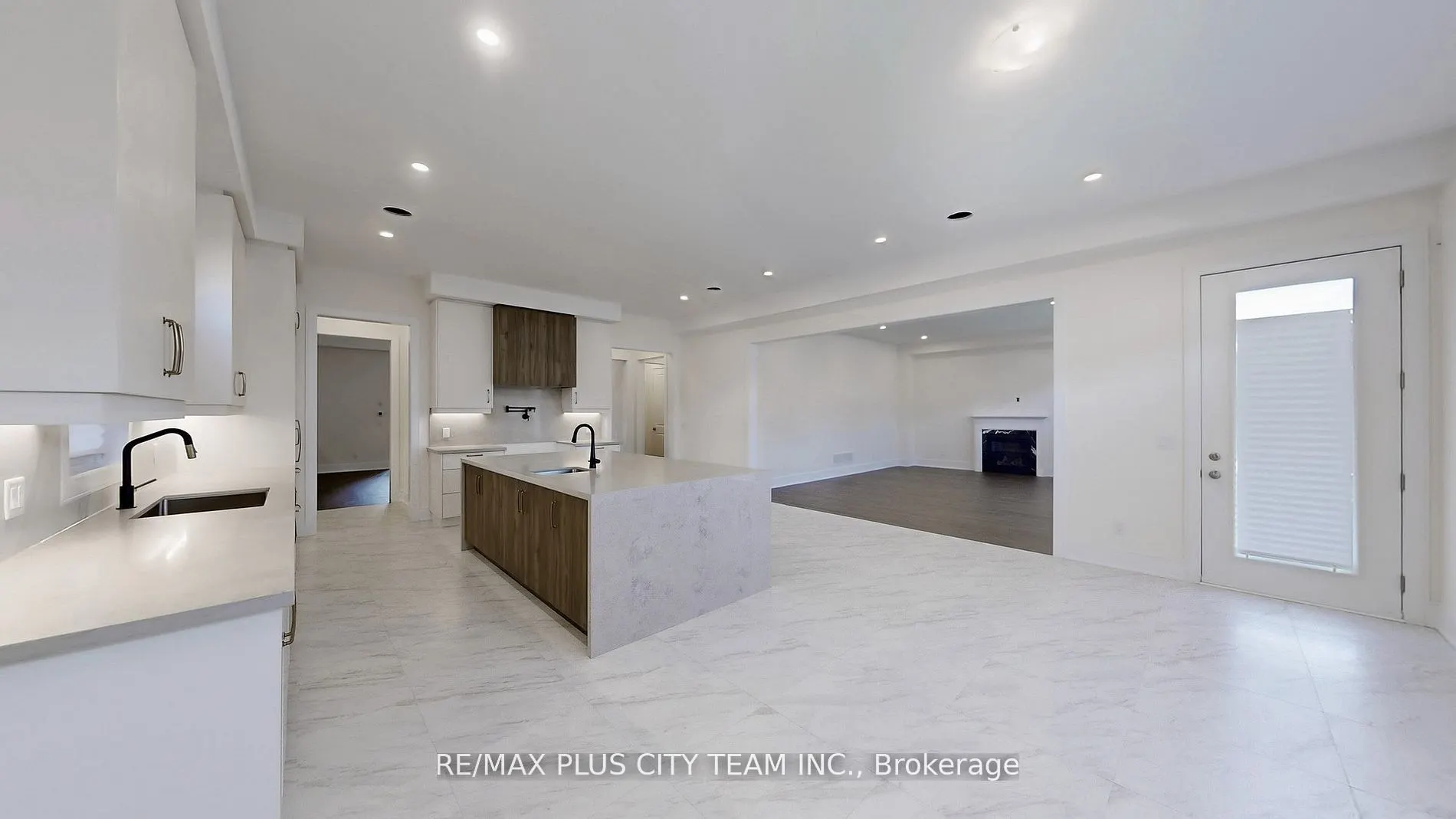 8 Saxby Farm Avenue