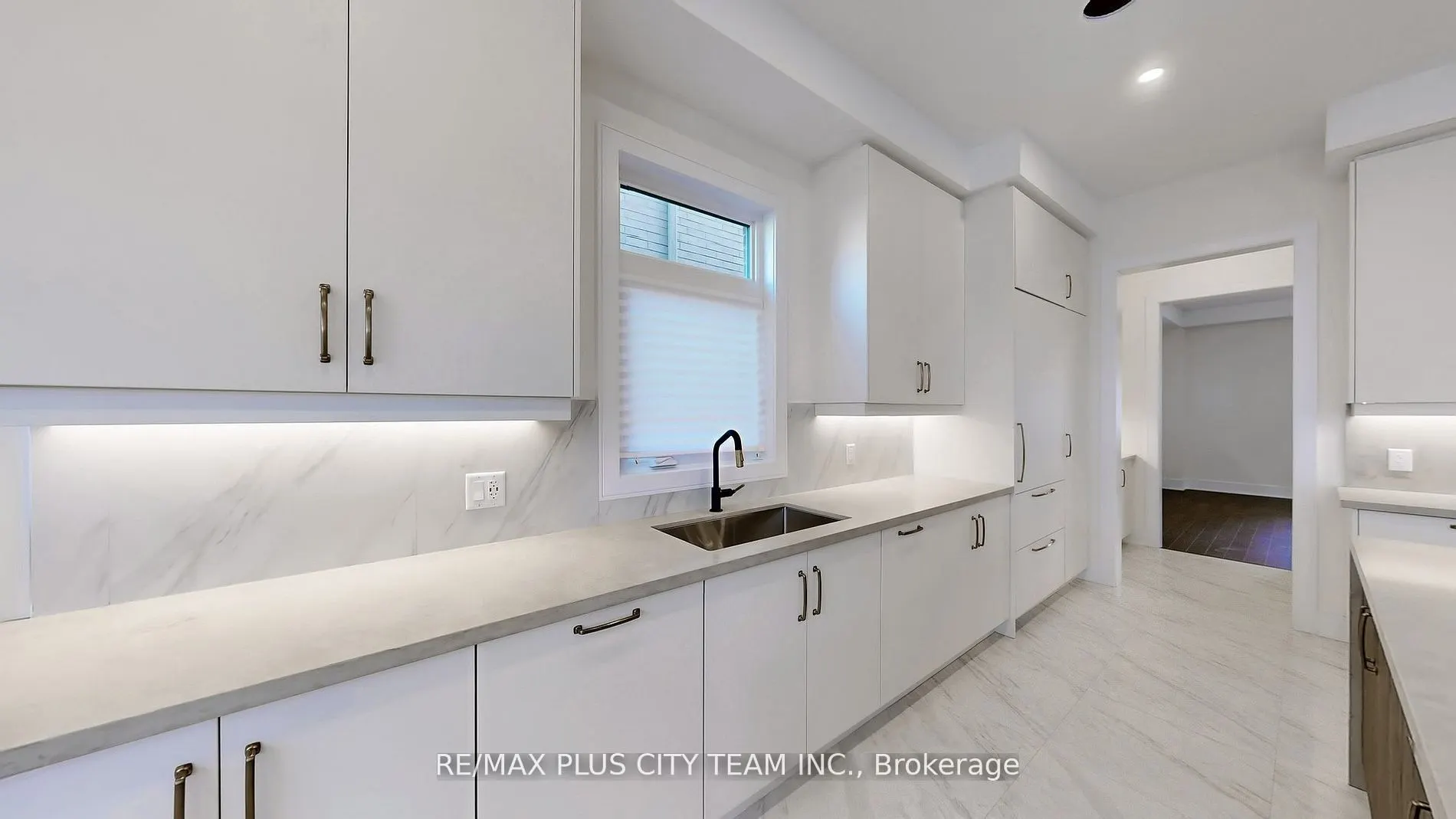 8 Saxby Farm Avenue
