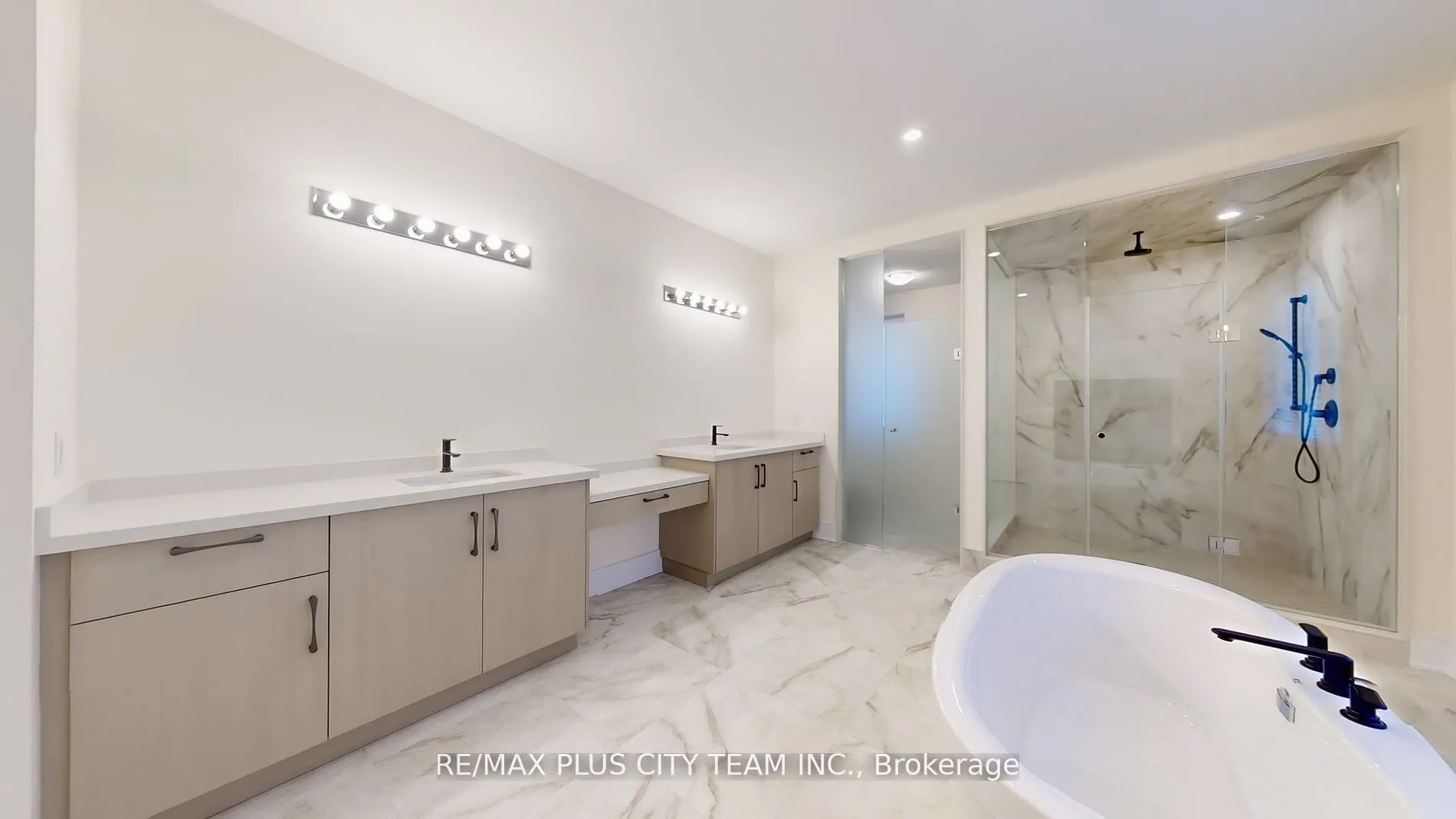 8 Saxby Farm Avenue