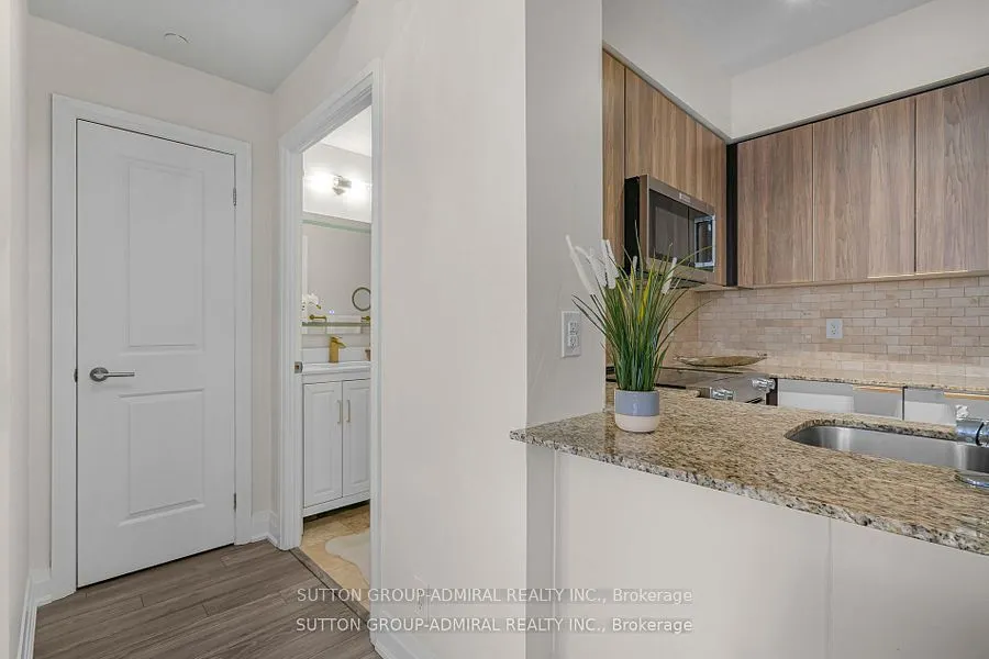520 Steeles Avenue W, #615
