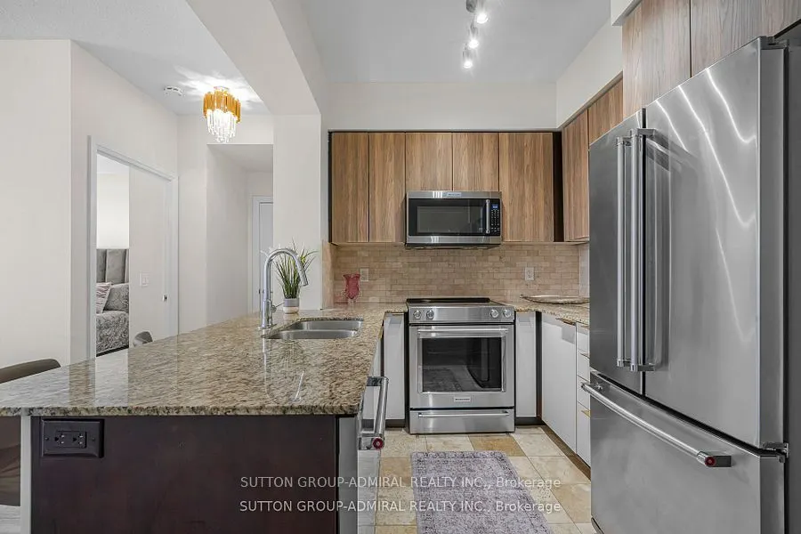 520 Steeles Avenue W, #615