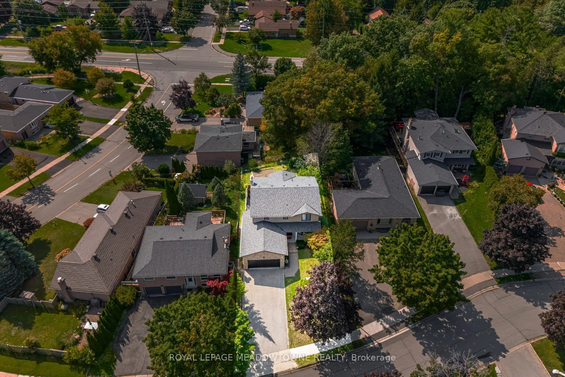 6 Hollis Crescent