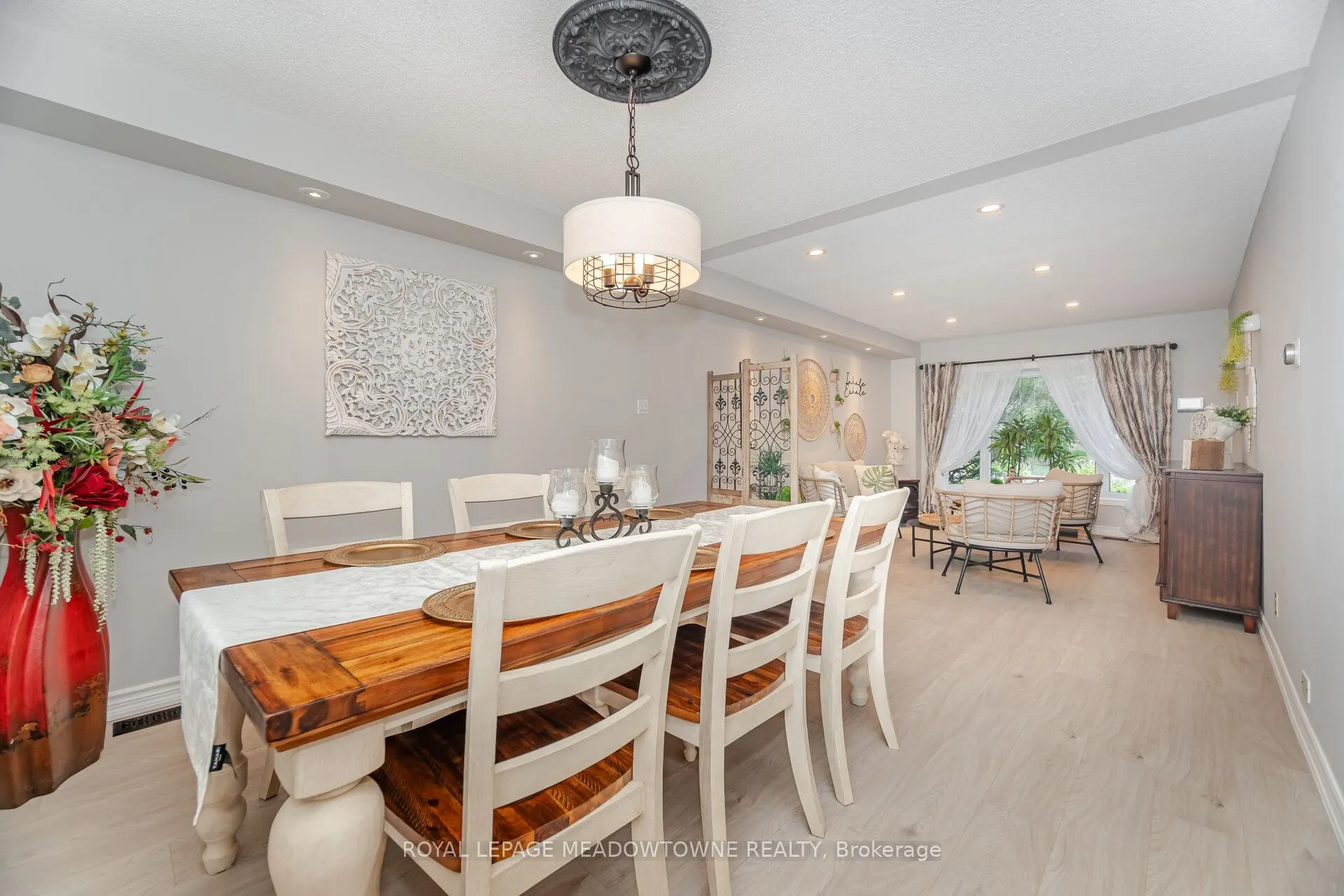 6 Hollis Crescent