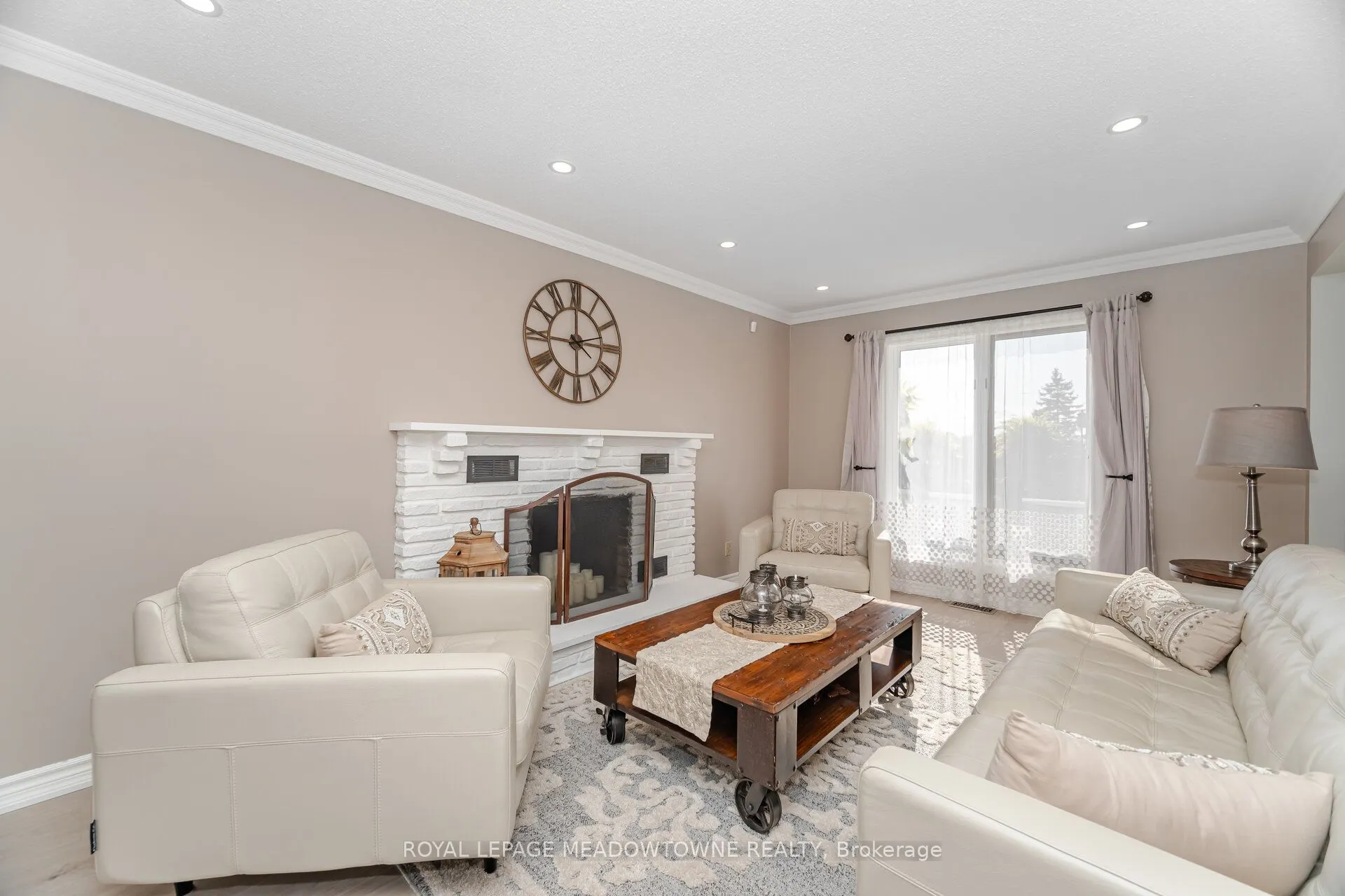 6 Hollis Crescent