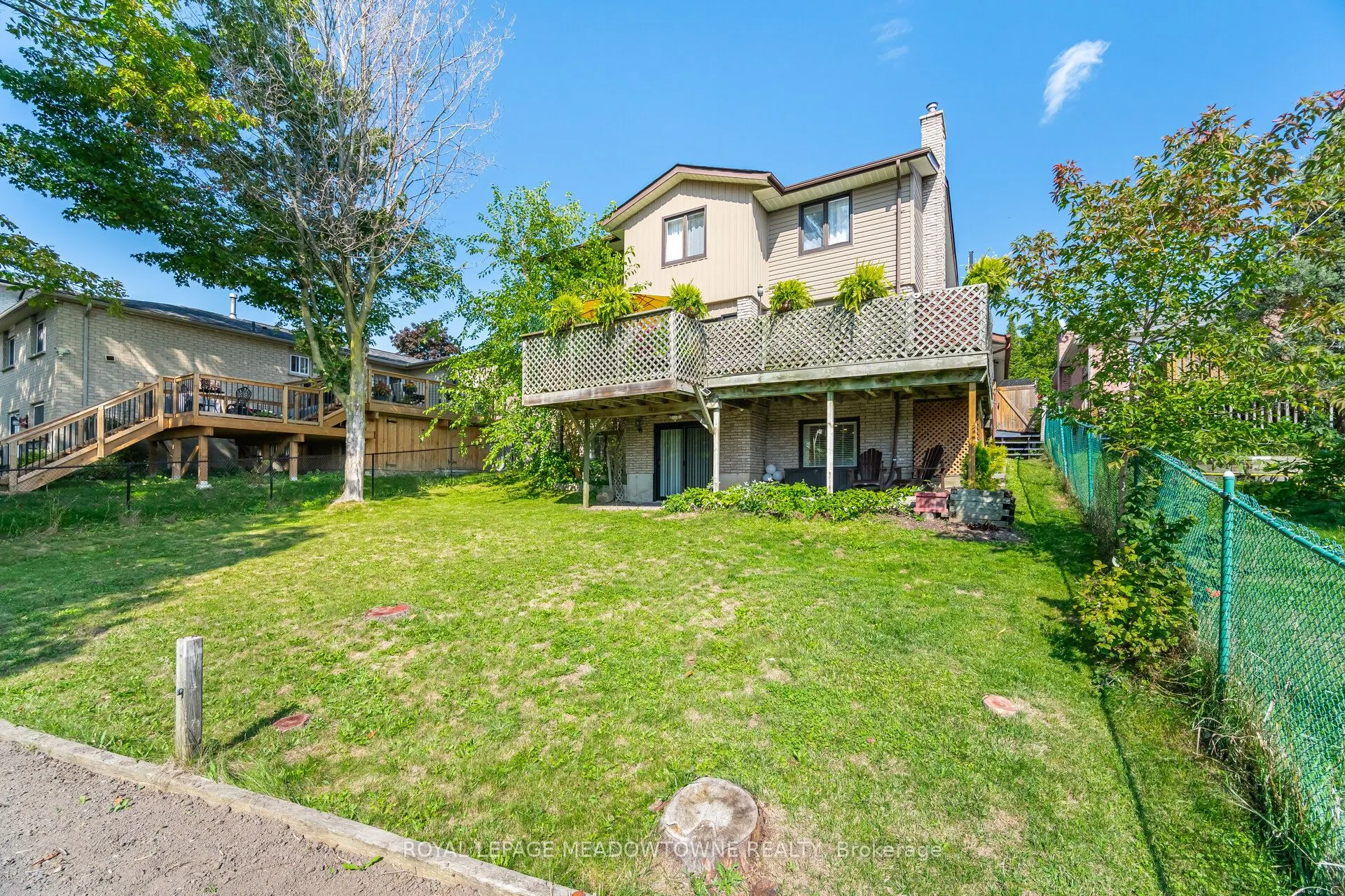 6 Hollis Crescent