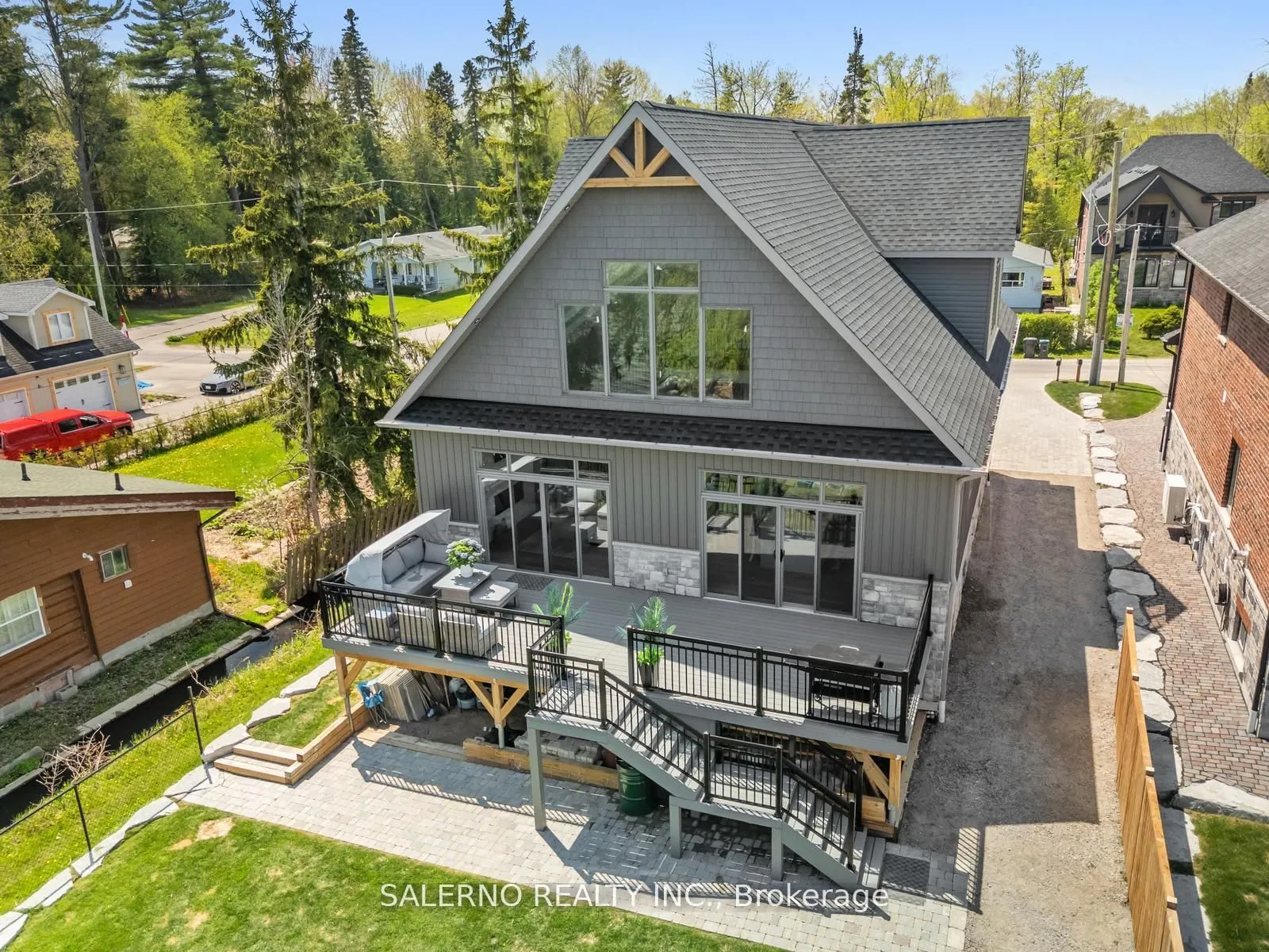 1889 Simcoe Boulevard