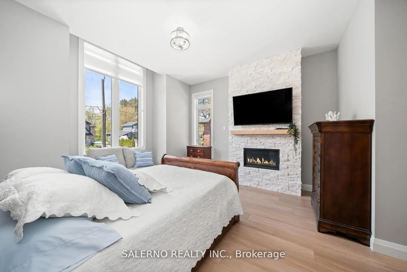 1889 Simcoe Boulevard
