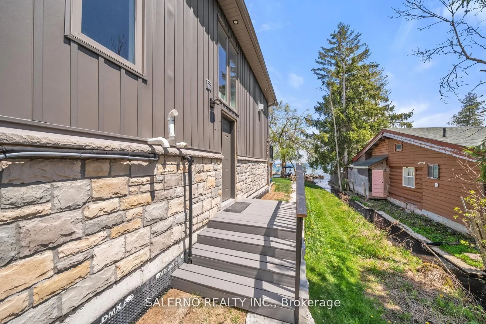 1889 Simcoe Boulevard