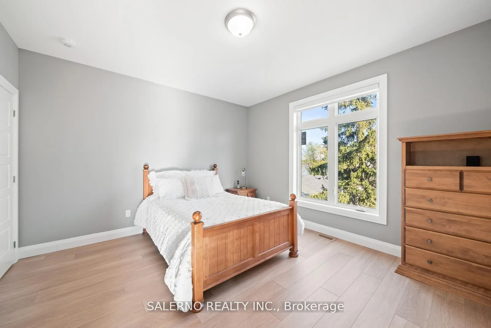 1889 Simcoe Boulevard