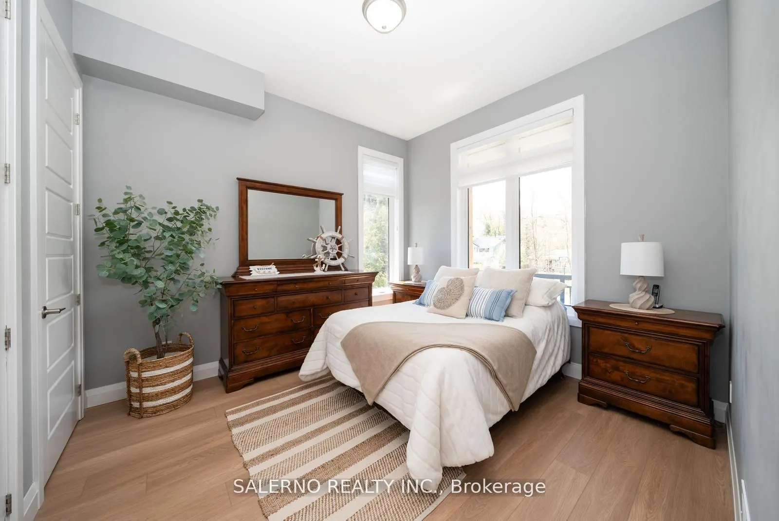 1889 Simcoe Boulevard