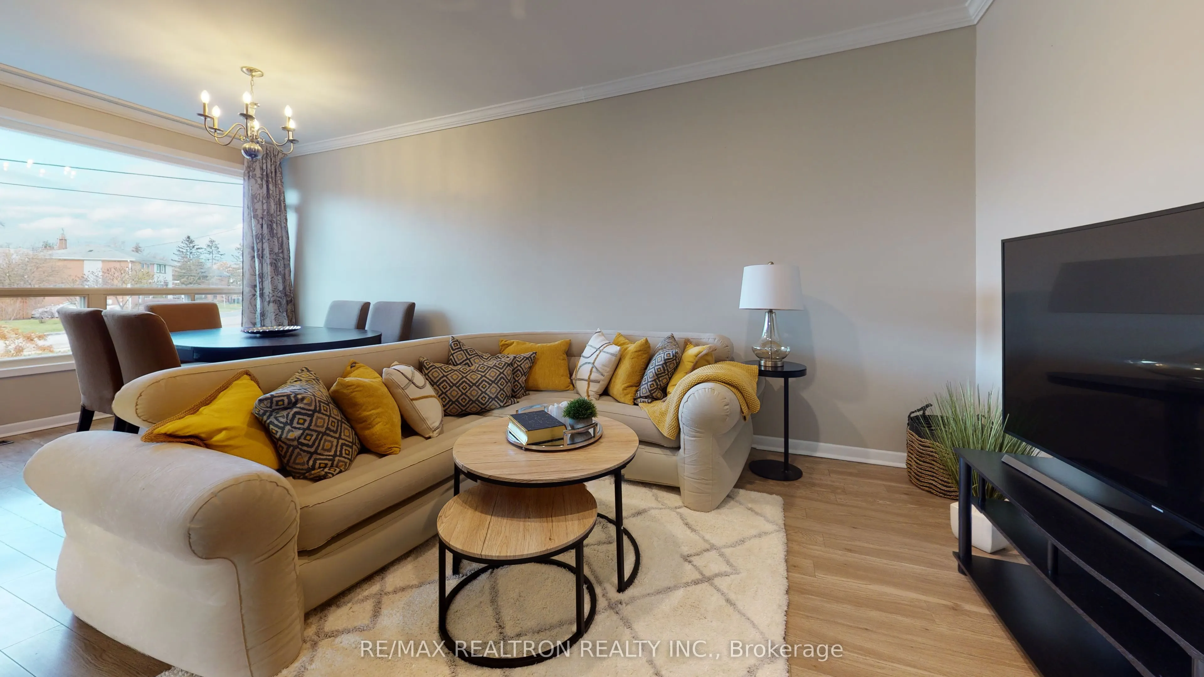 39 Davis Road, #Main Floor