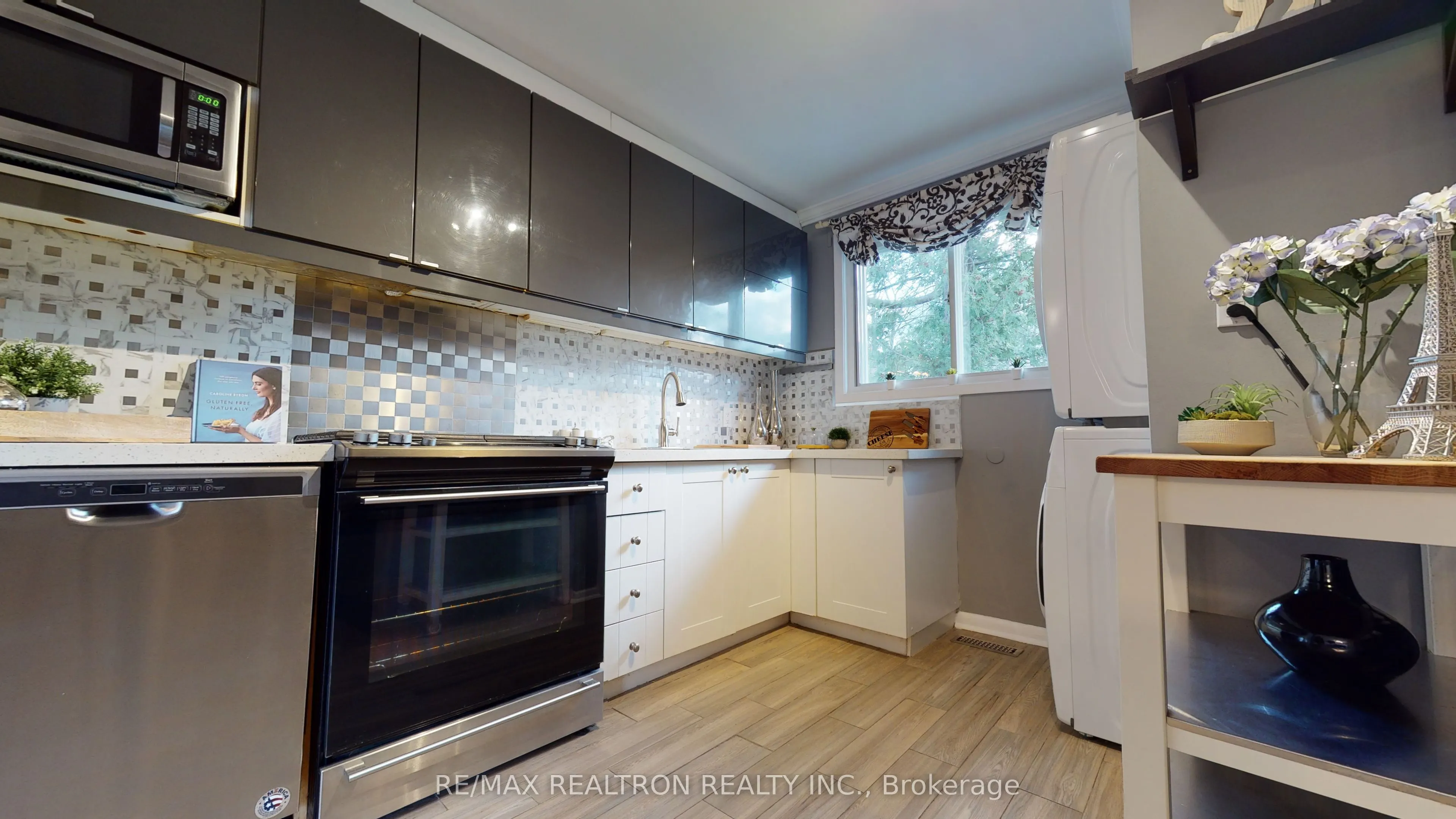 39 Davis Road, #Main Floor