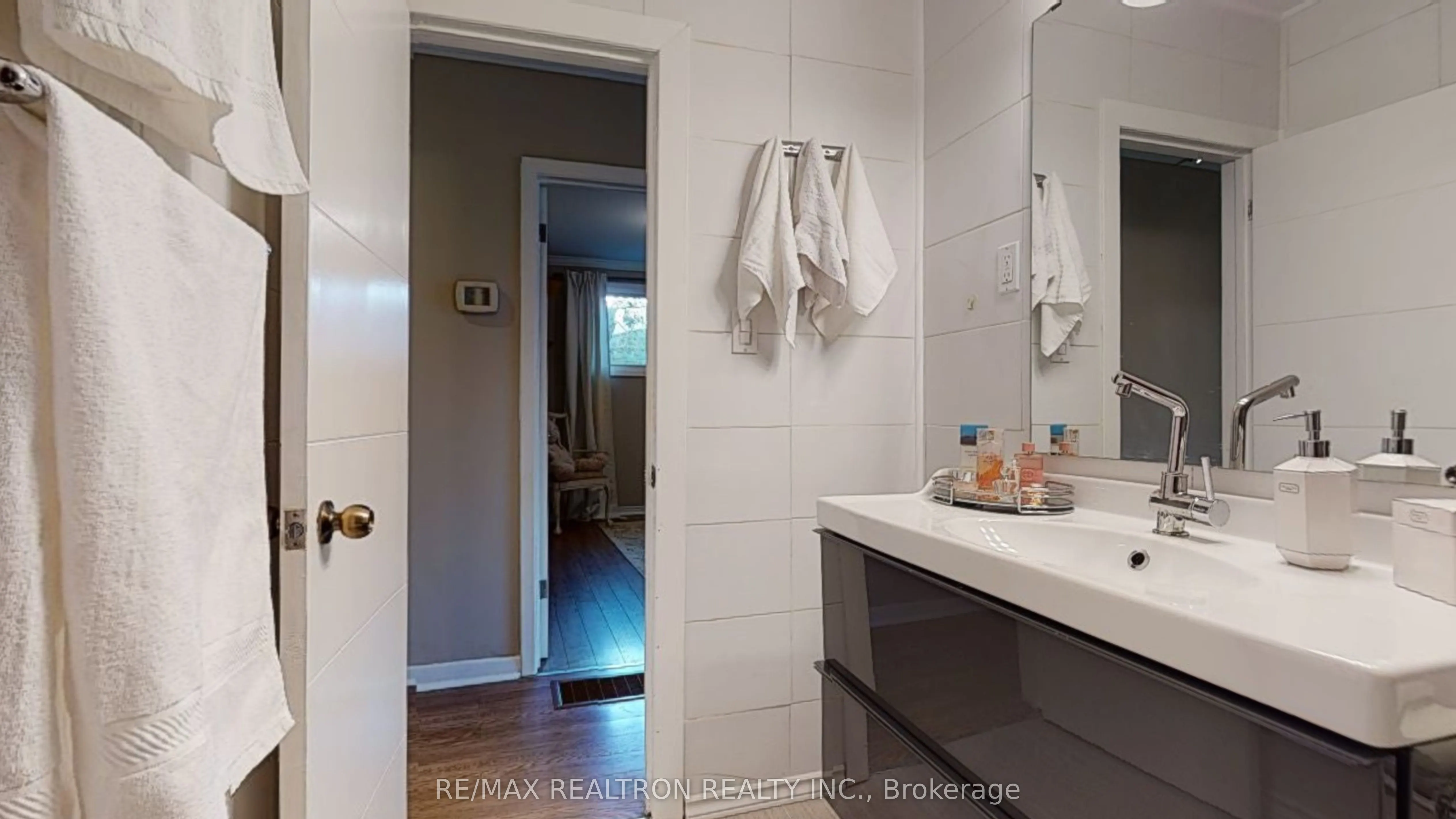 39 Davis Road, #Main Floor