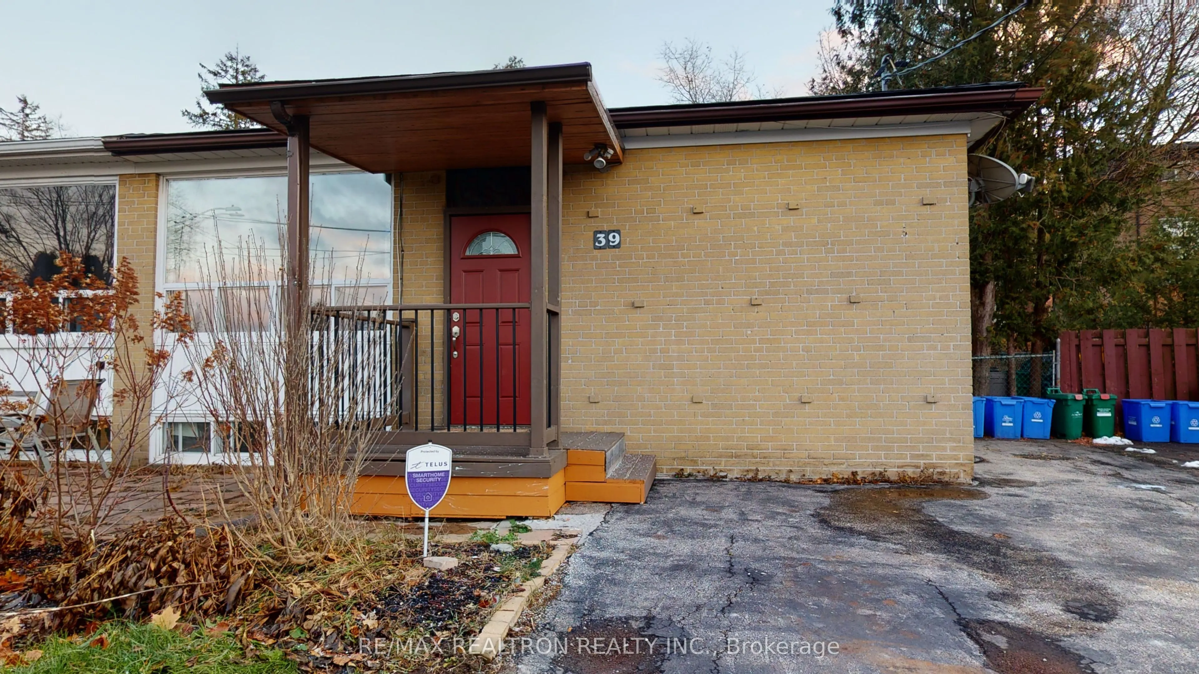 39 Davis Road, #Main Floor
