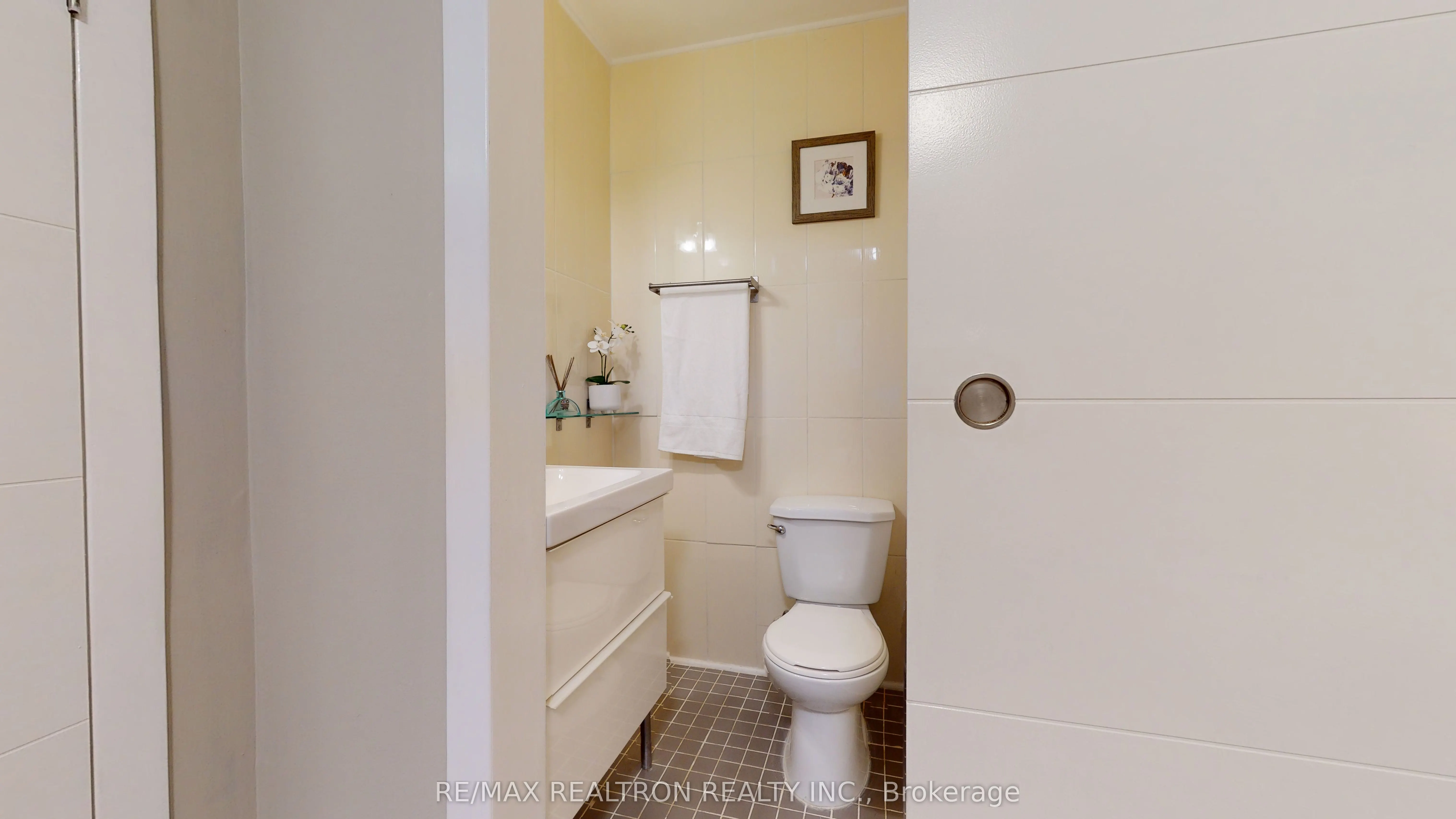 39 Davis Road, #Main Floor