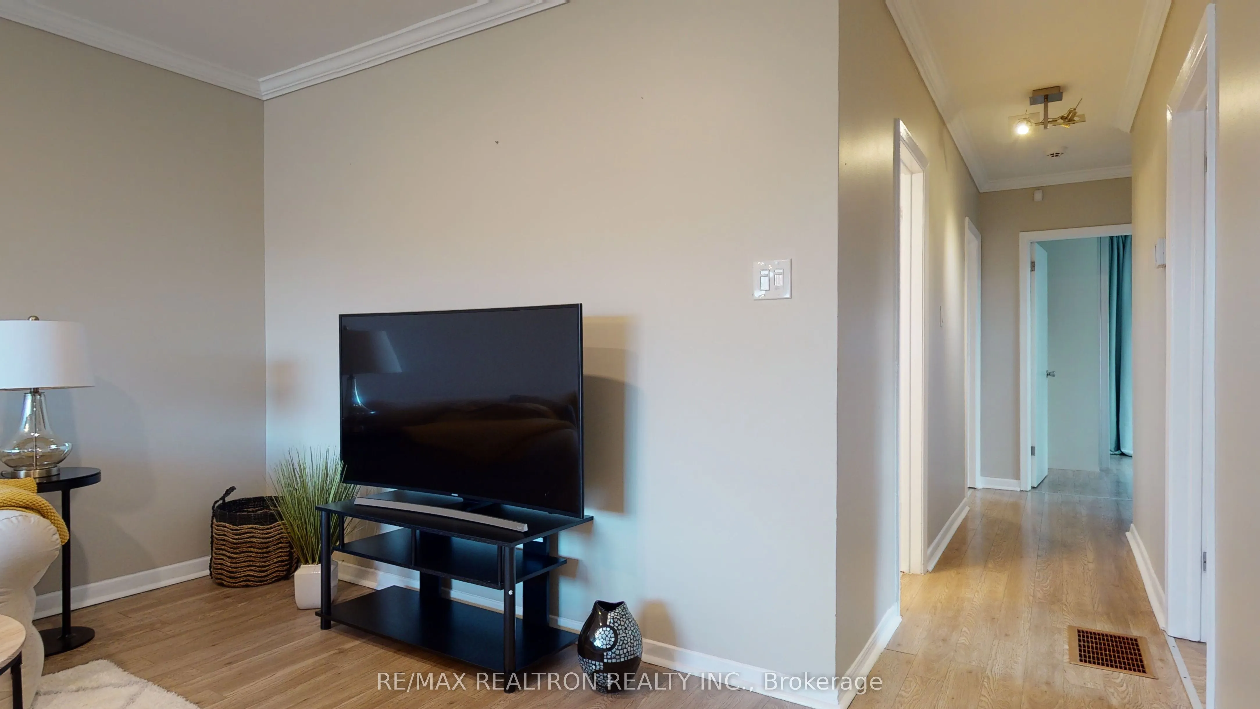 39 Davis Road, #Main Floor