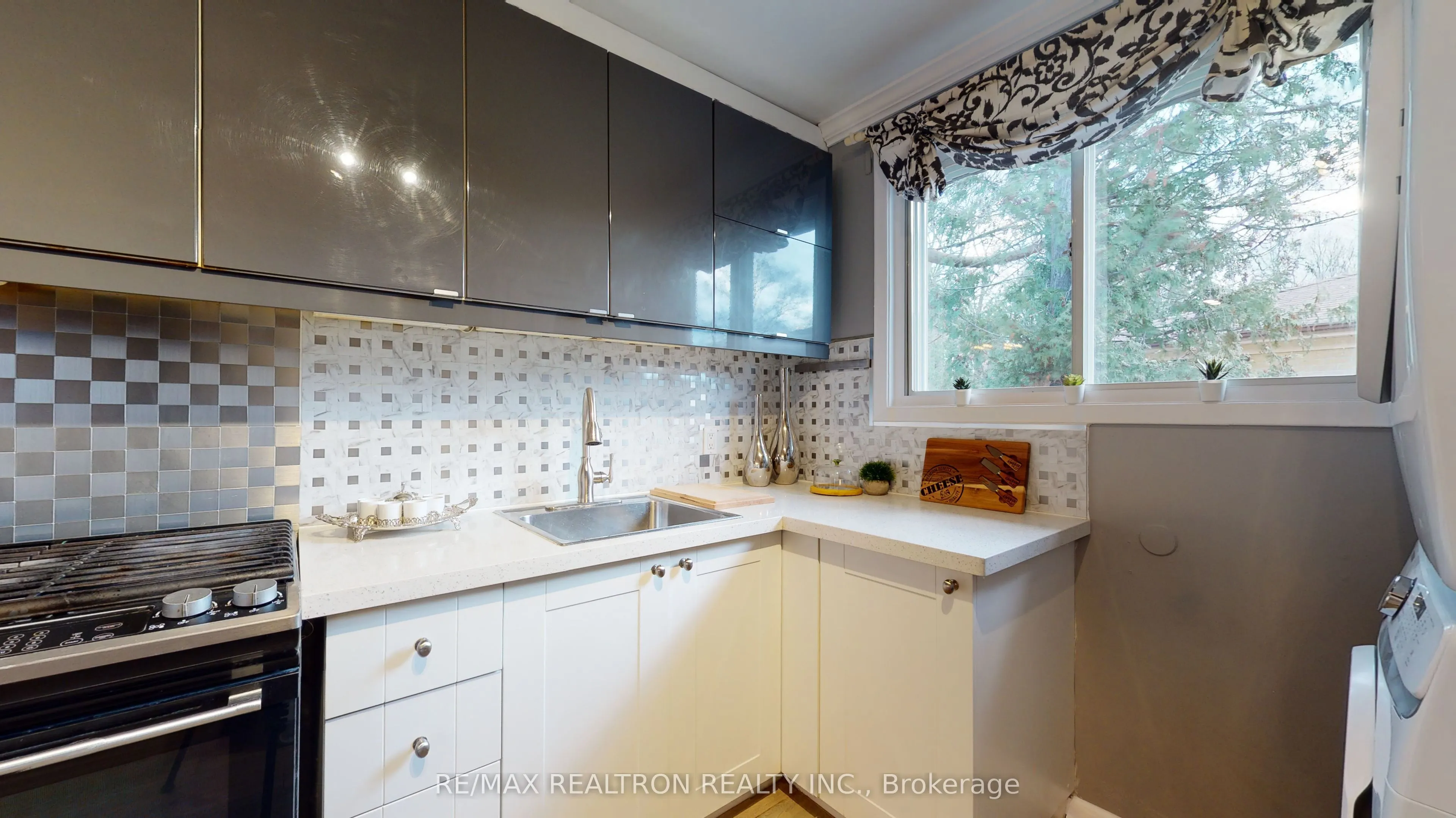 39 Davis Road, #Main Floor