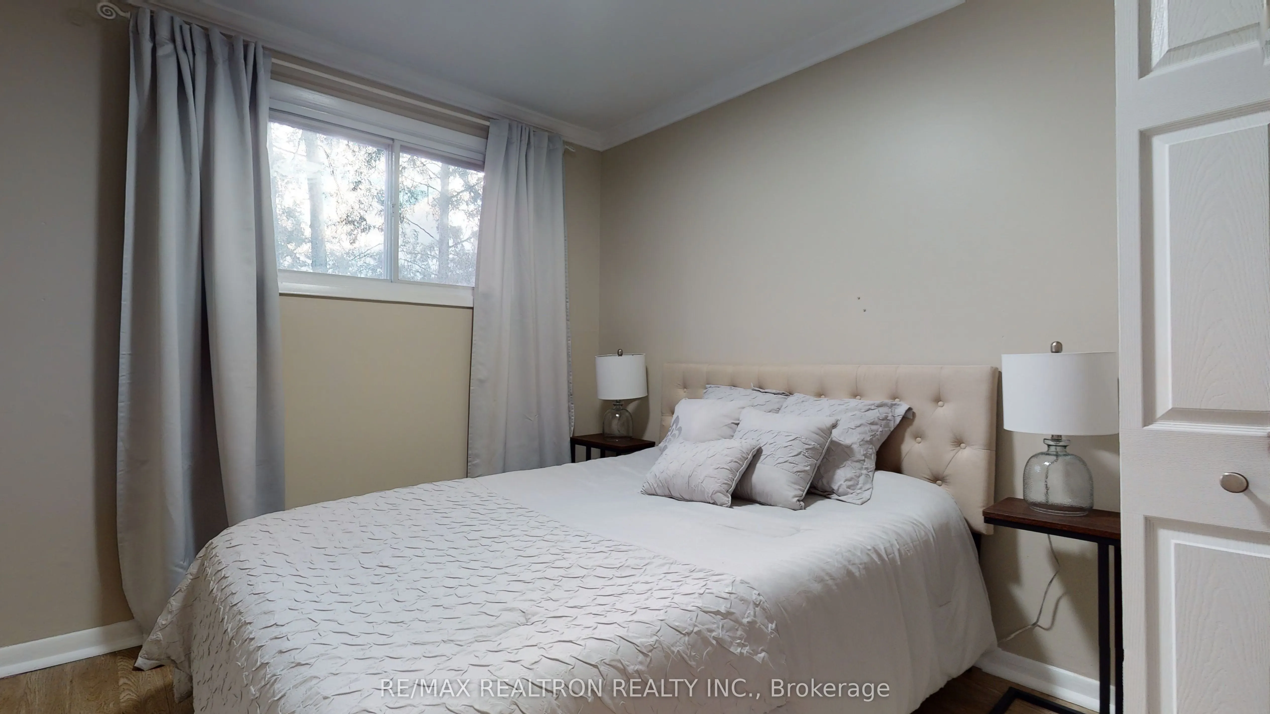 39 Davis Road, #Main Floor