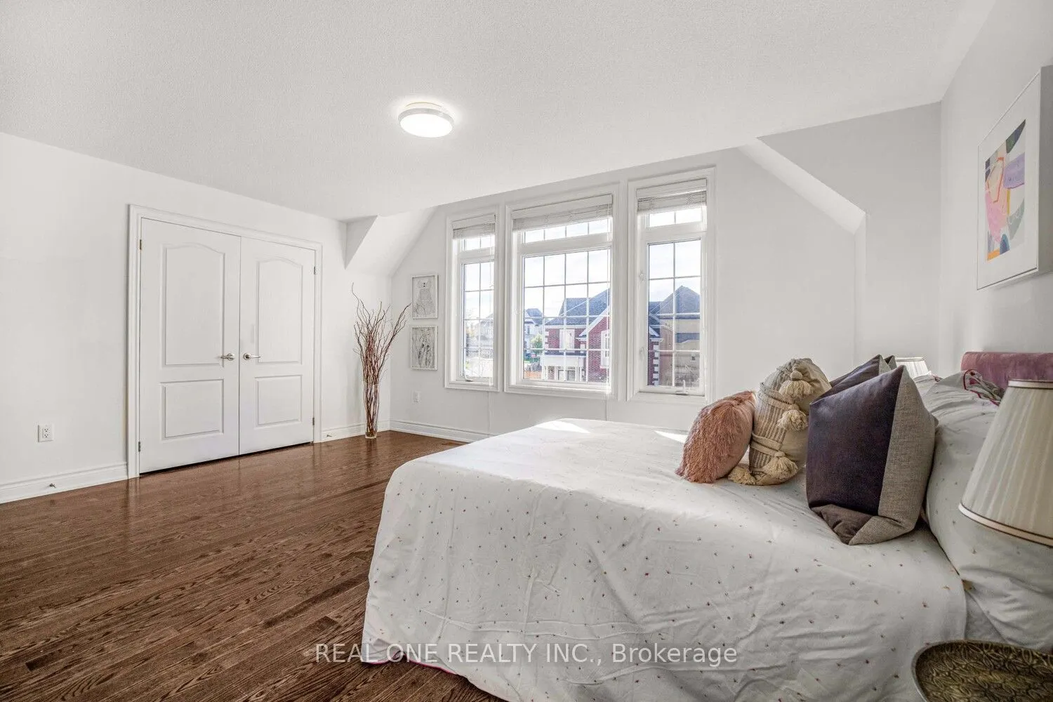24 Larkfield Crescent