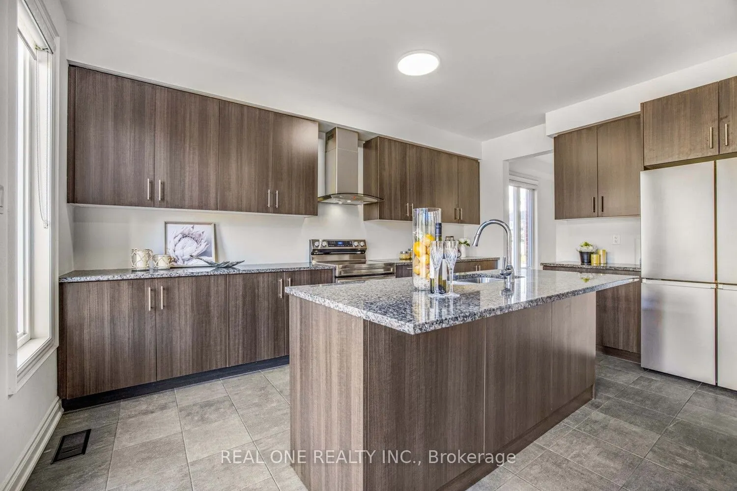 24 Larkfield Crescent
