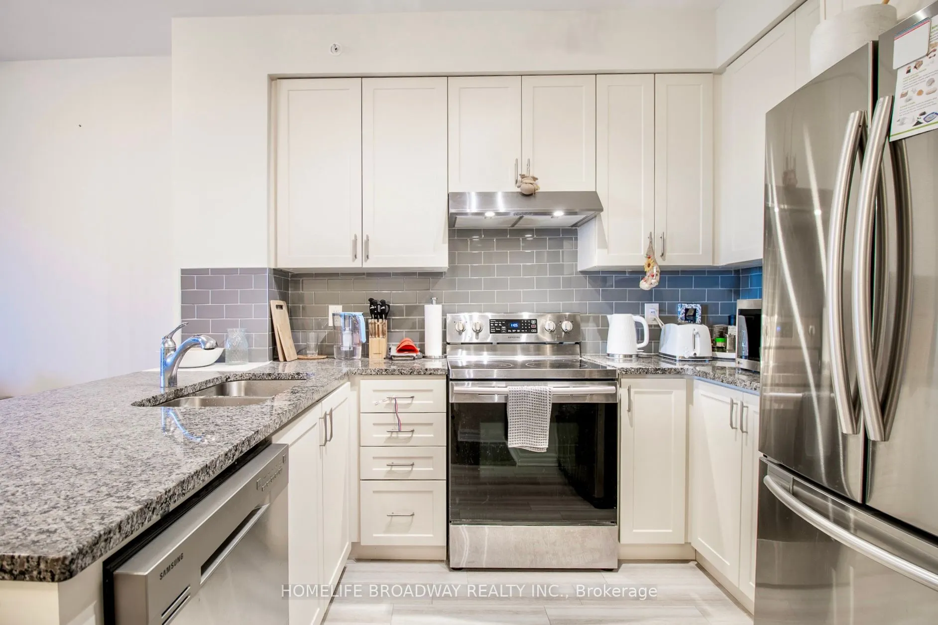 9255 Jane Street, #815