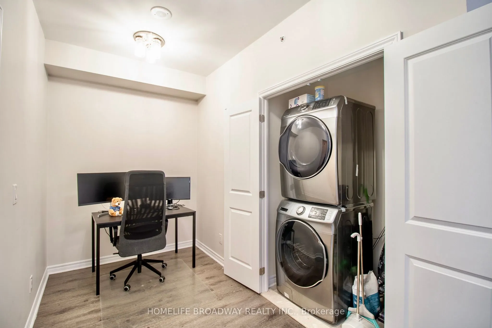 9255 Jane Street, #815