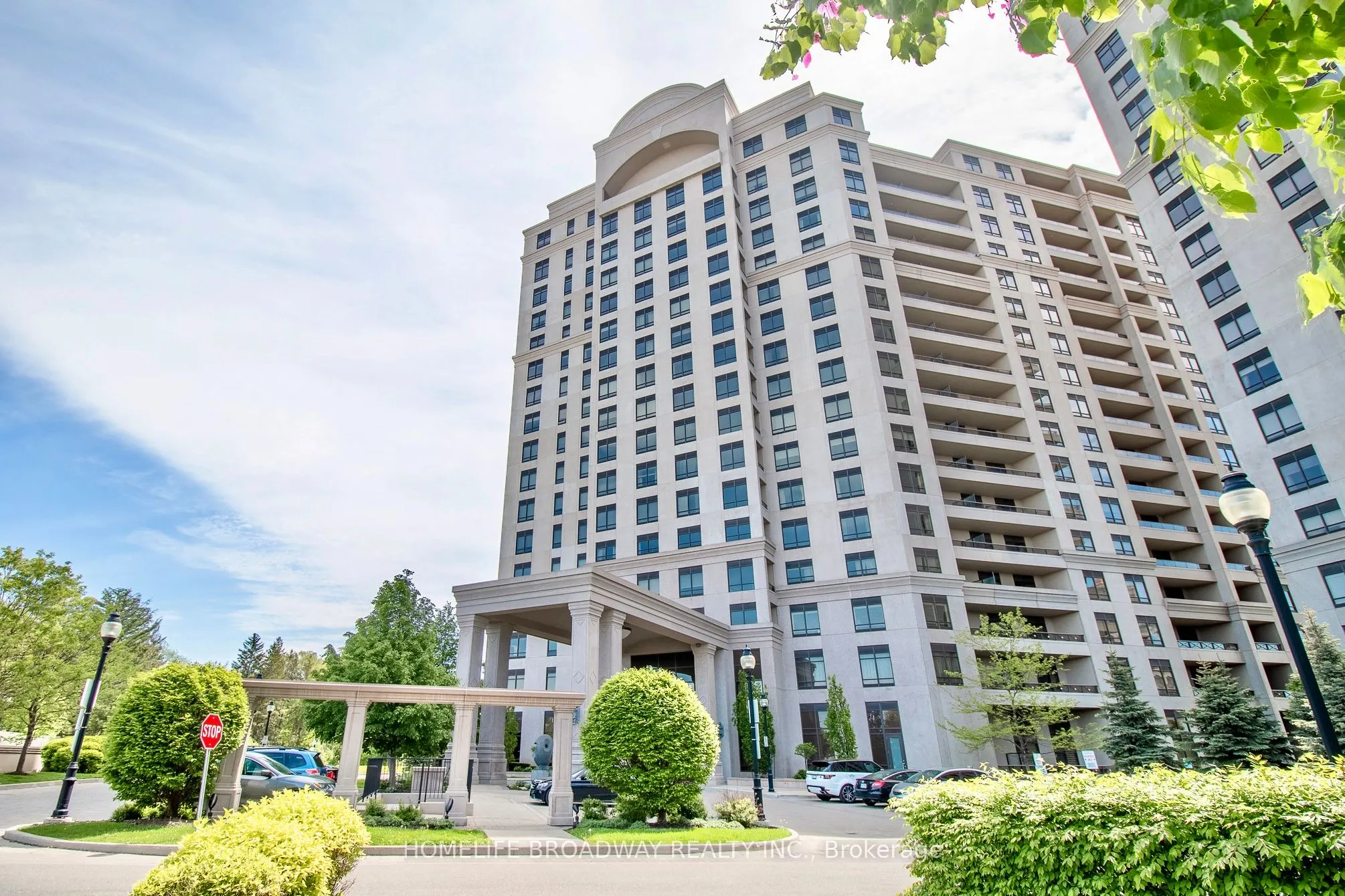 9255 Jane Street, #815