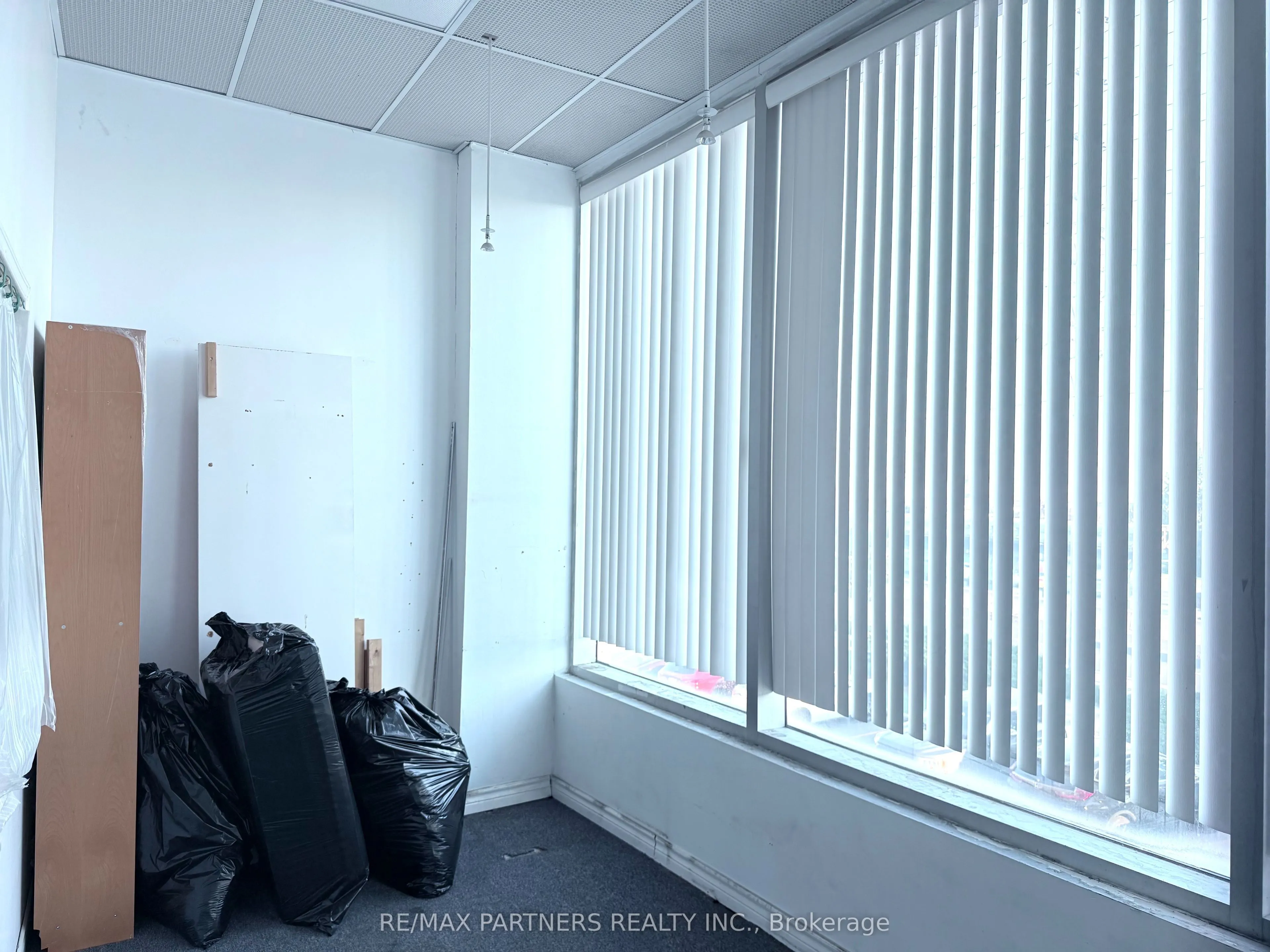550 Highway 7 E, #215