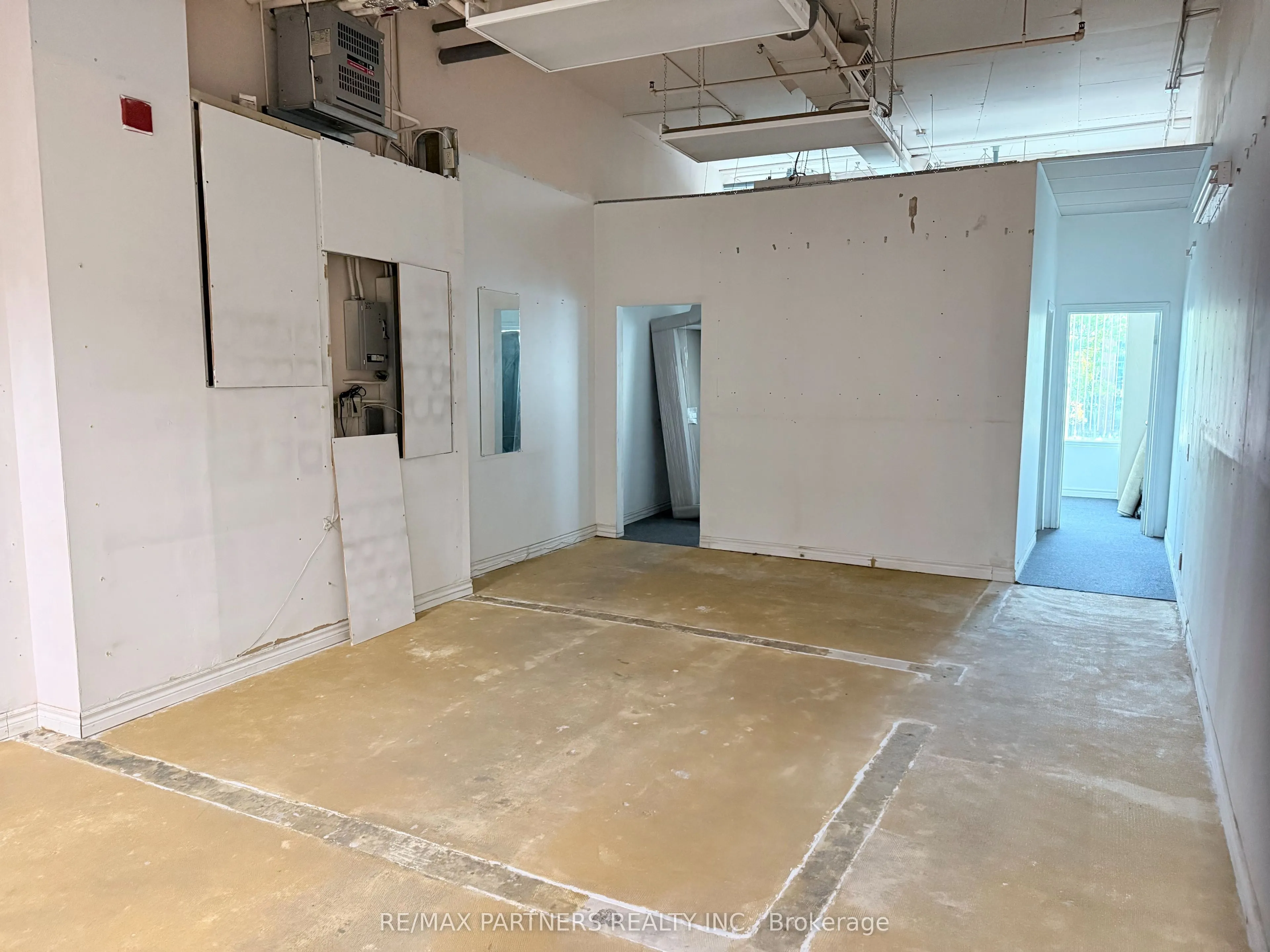 550 Highway 7 E, #215