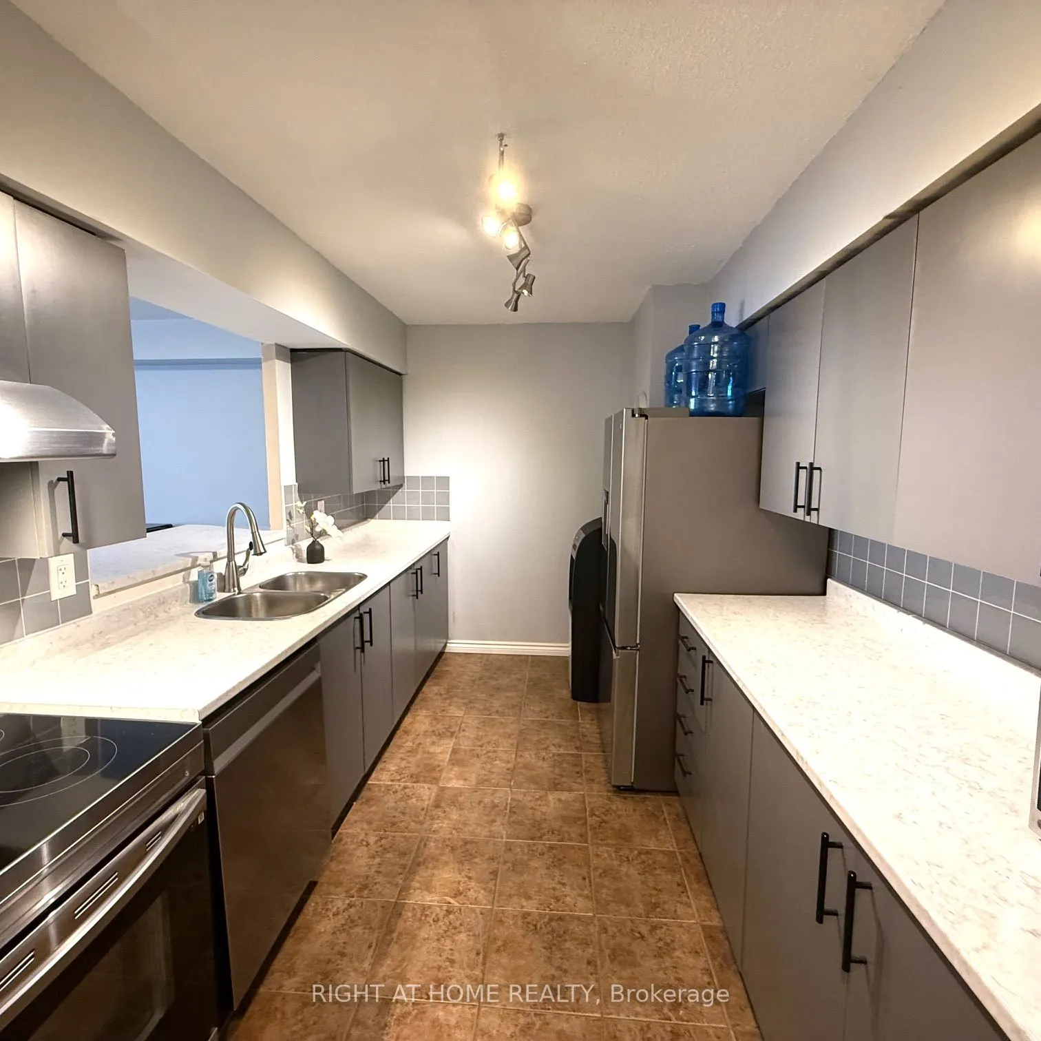 260 Davis Drive, #806