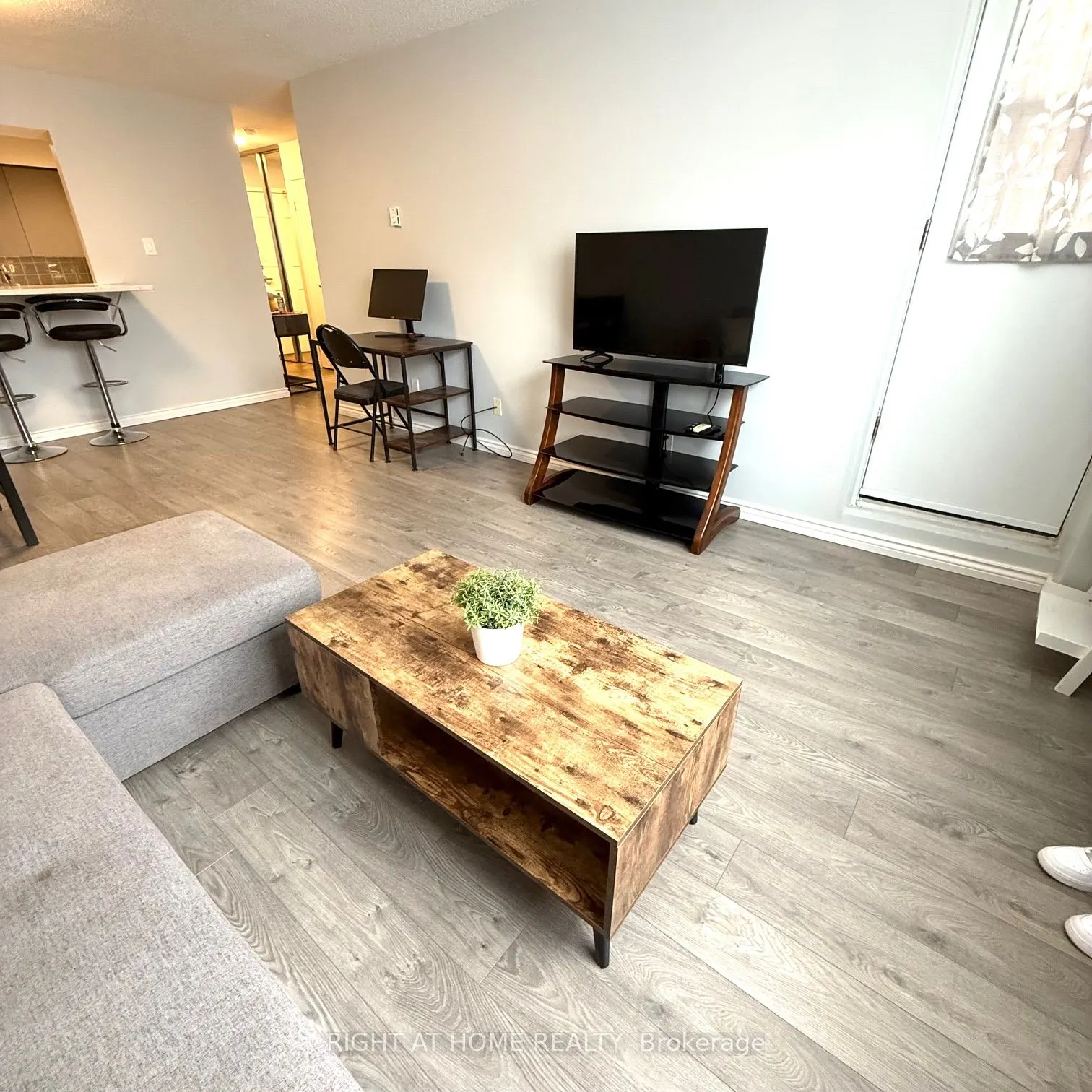 260 Davis Drive, #806