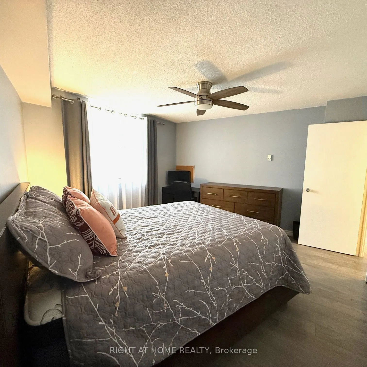 260 Davis Drive, #806