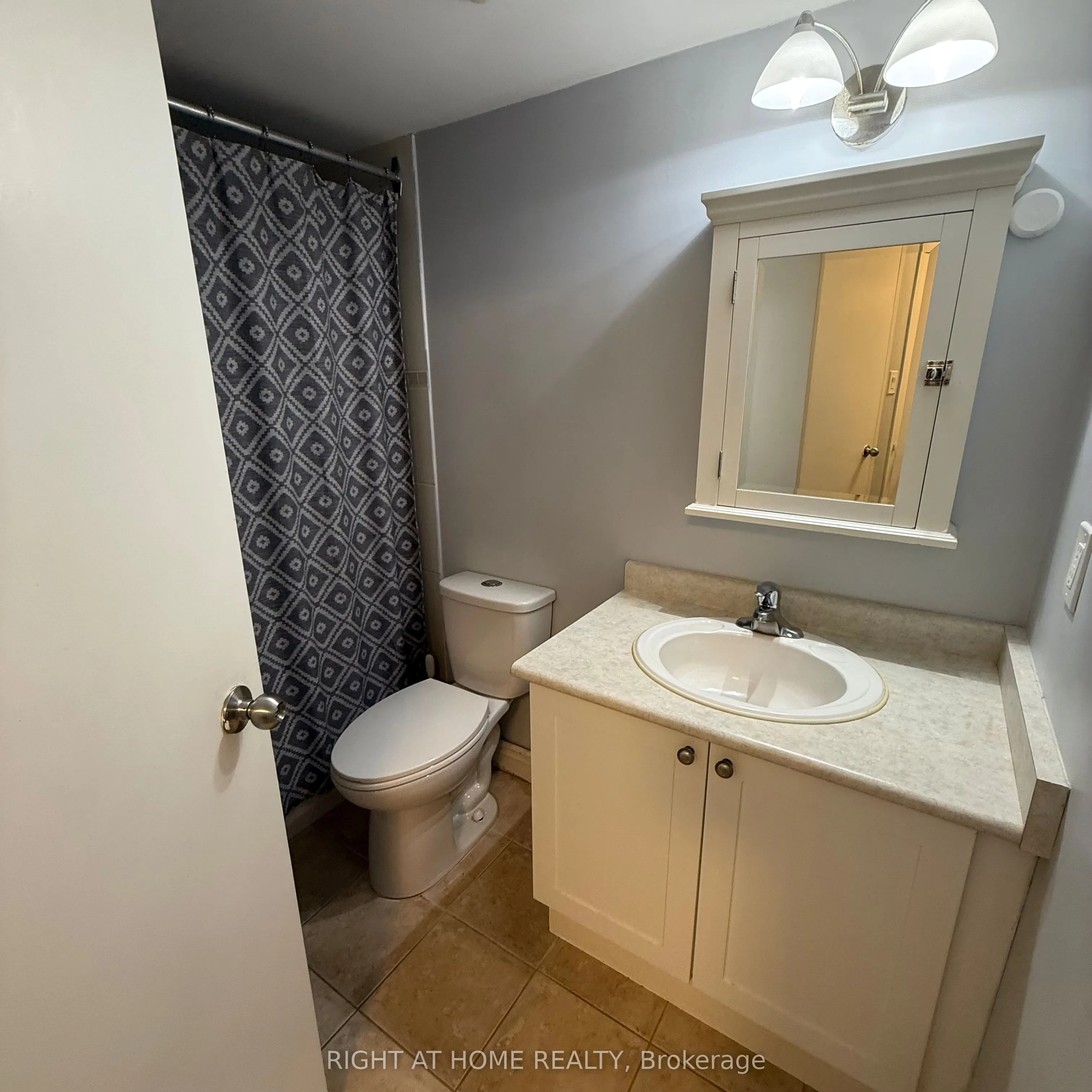 260 Davis Drive, #806