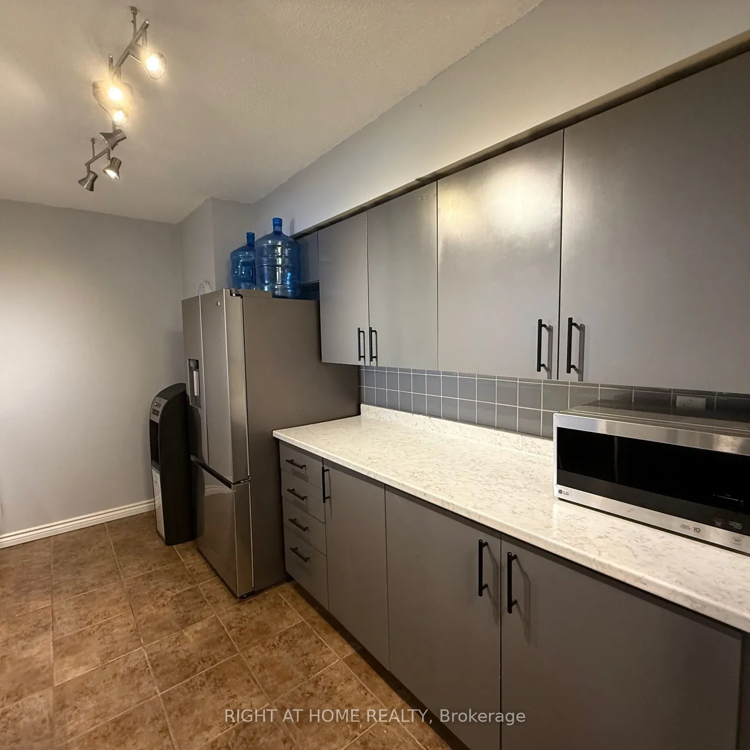 260 Davis Drive, #806