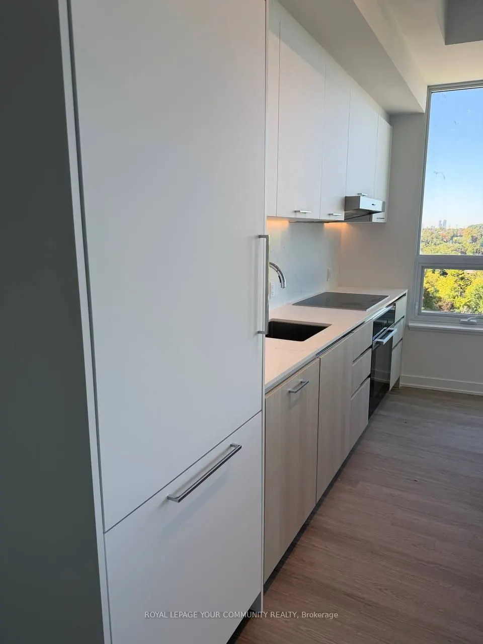 8188 Yonge Street W, #905