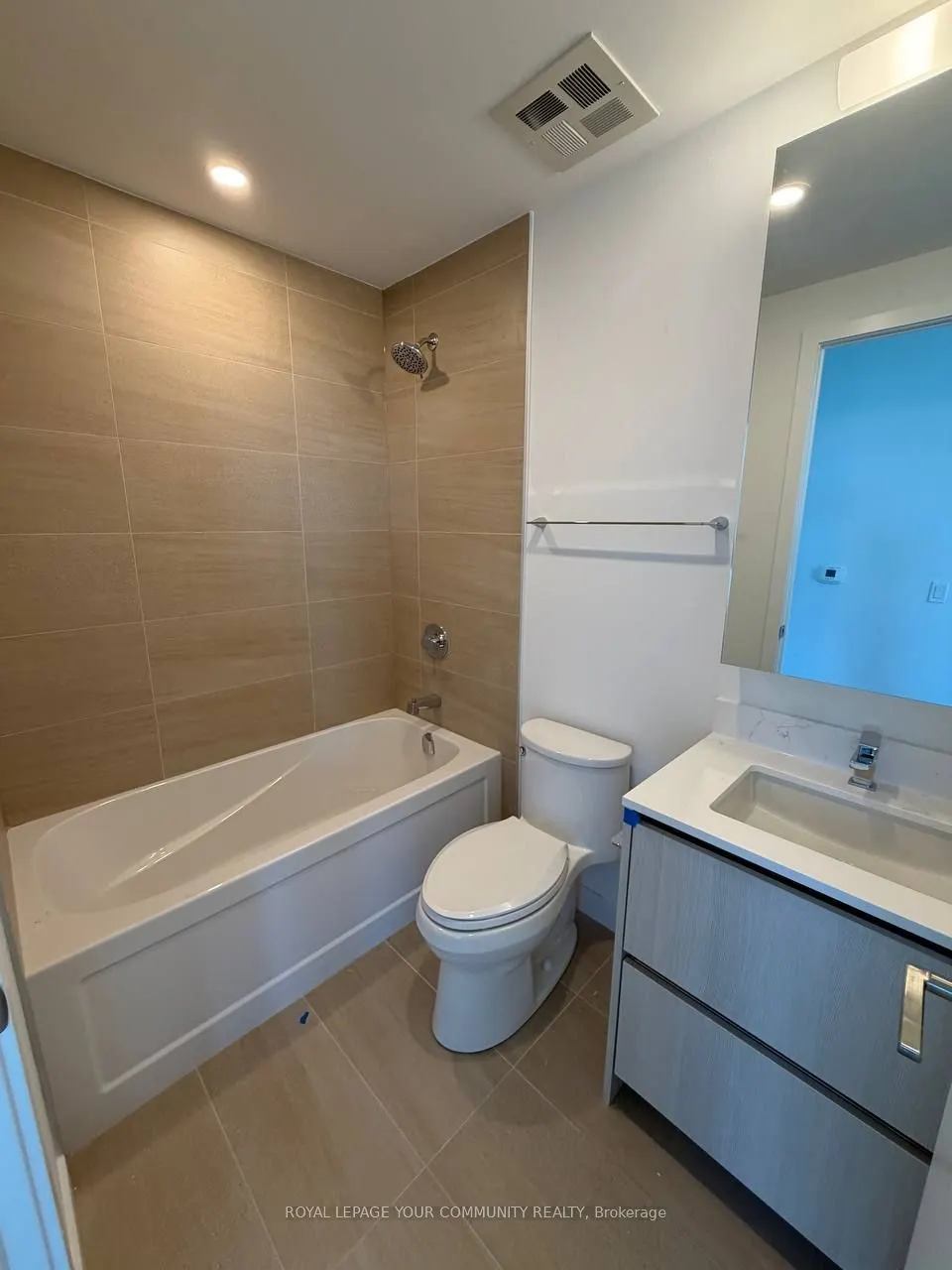 8188 Yonge Street W, #905