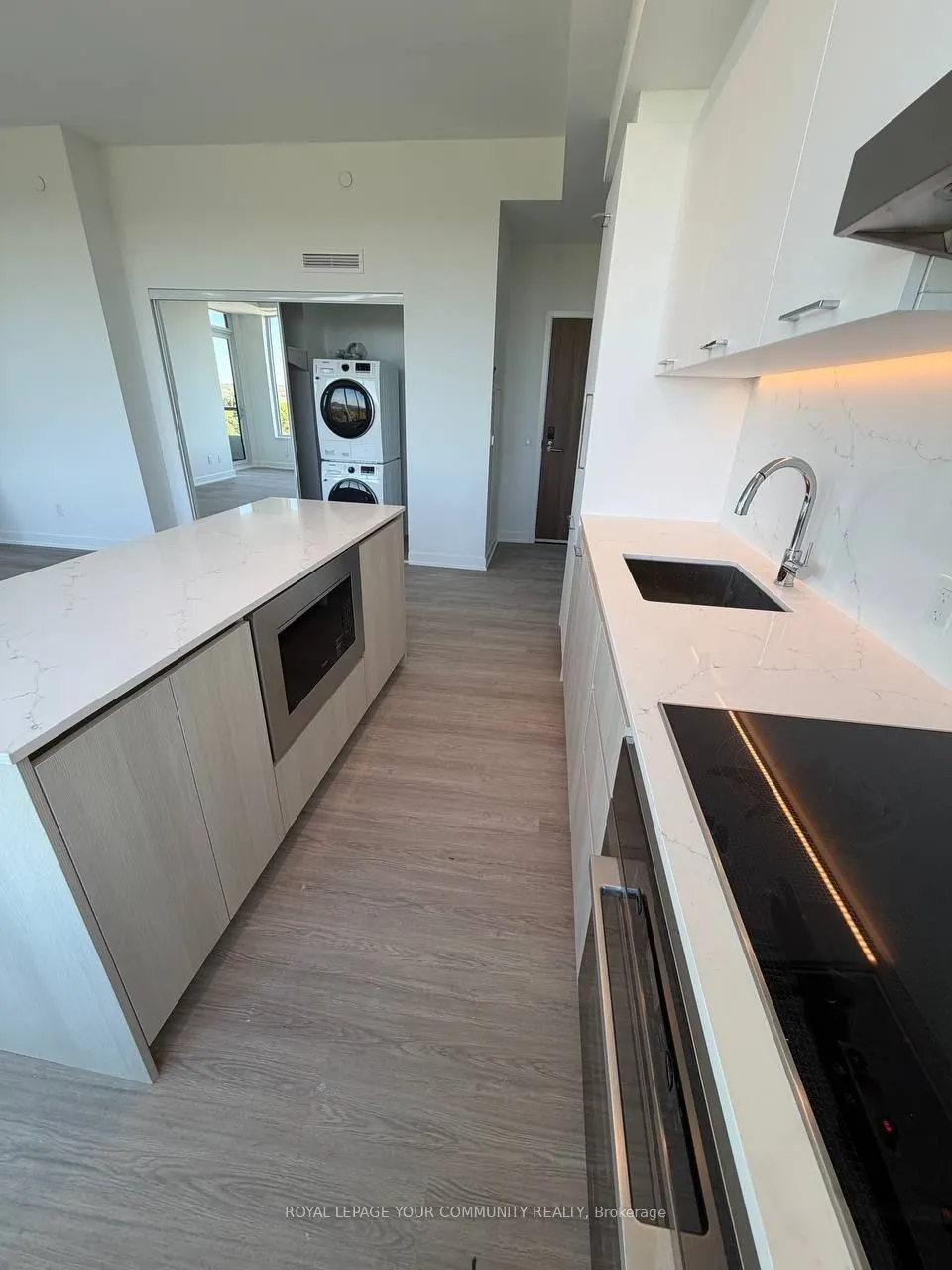 8188 Yonge Street W, #905