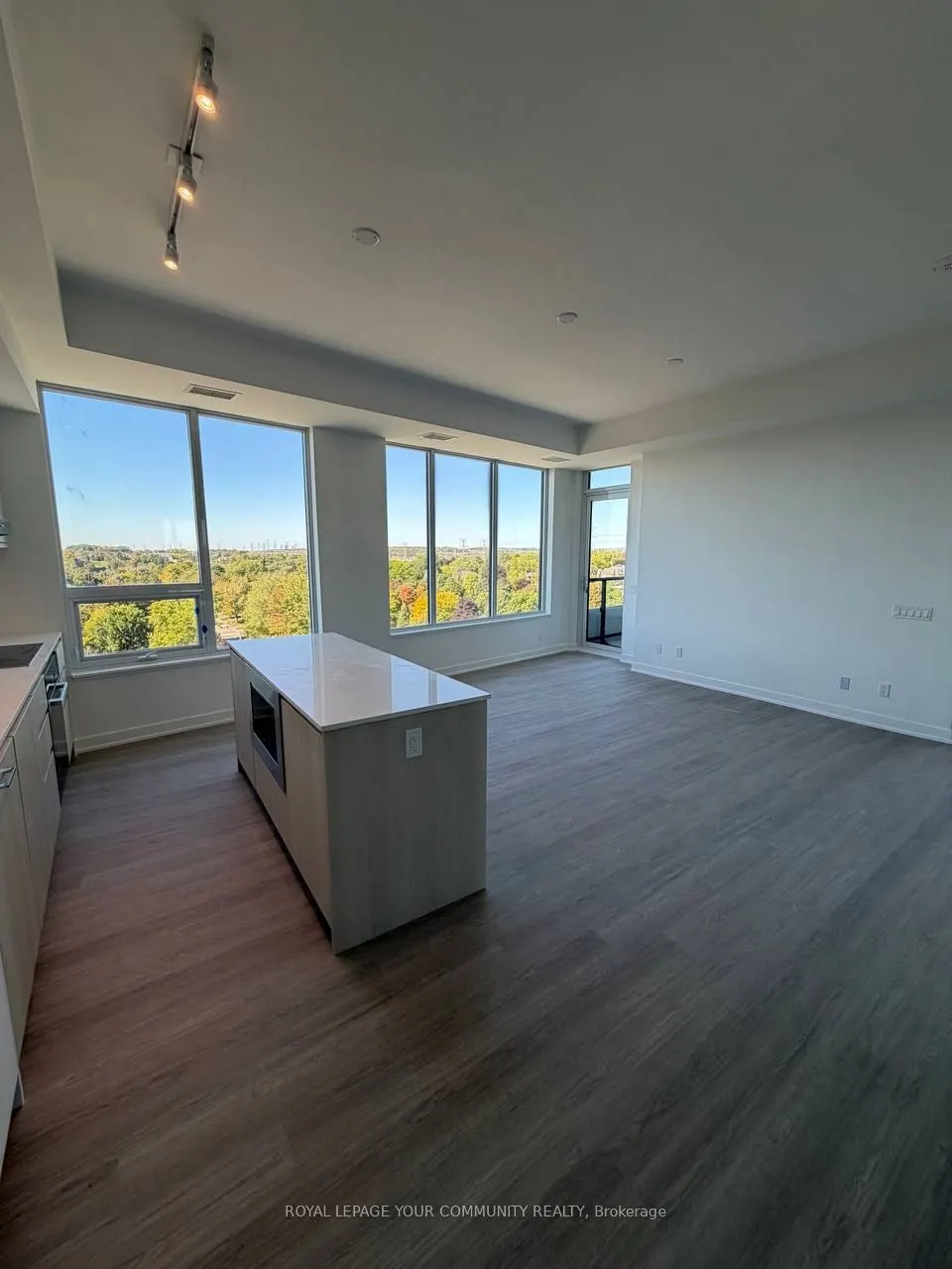 8188 Yonge Street W, #905