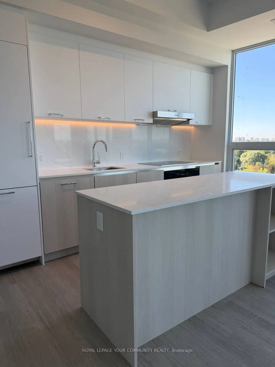 8188 Yonge Street W, #905