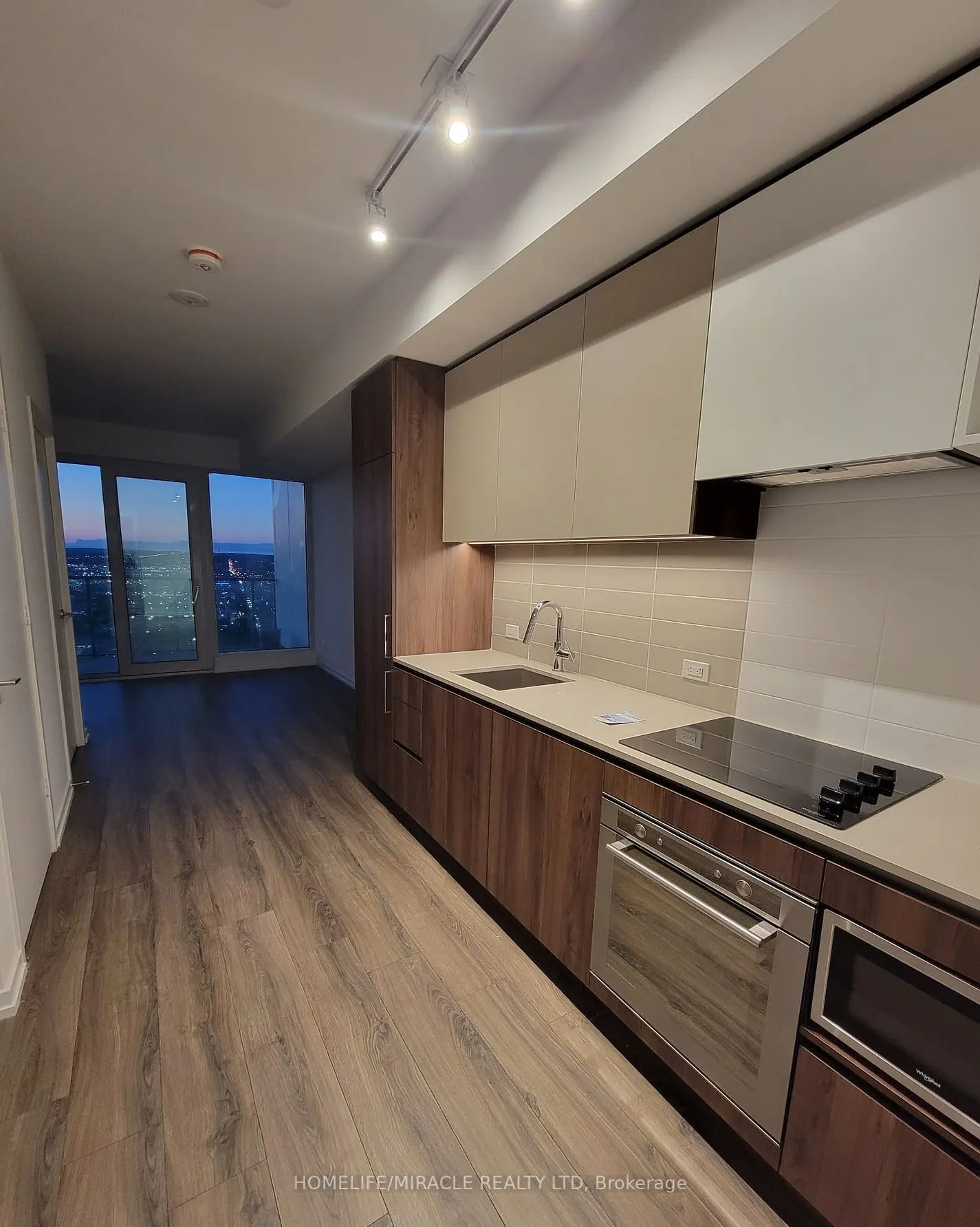7890 Jane Street, #3907