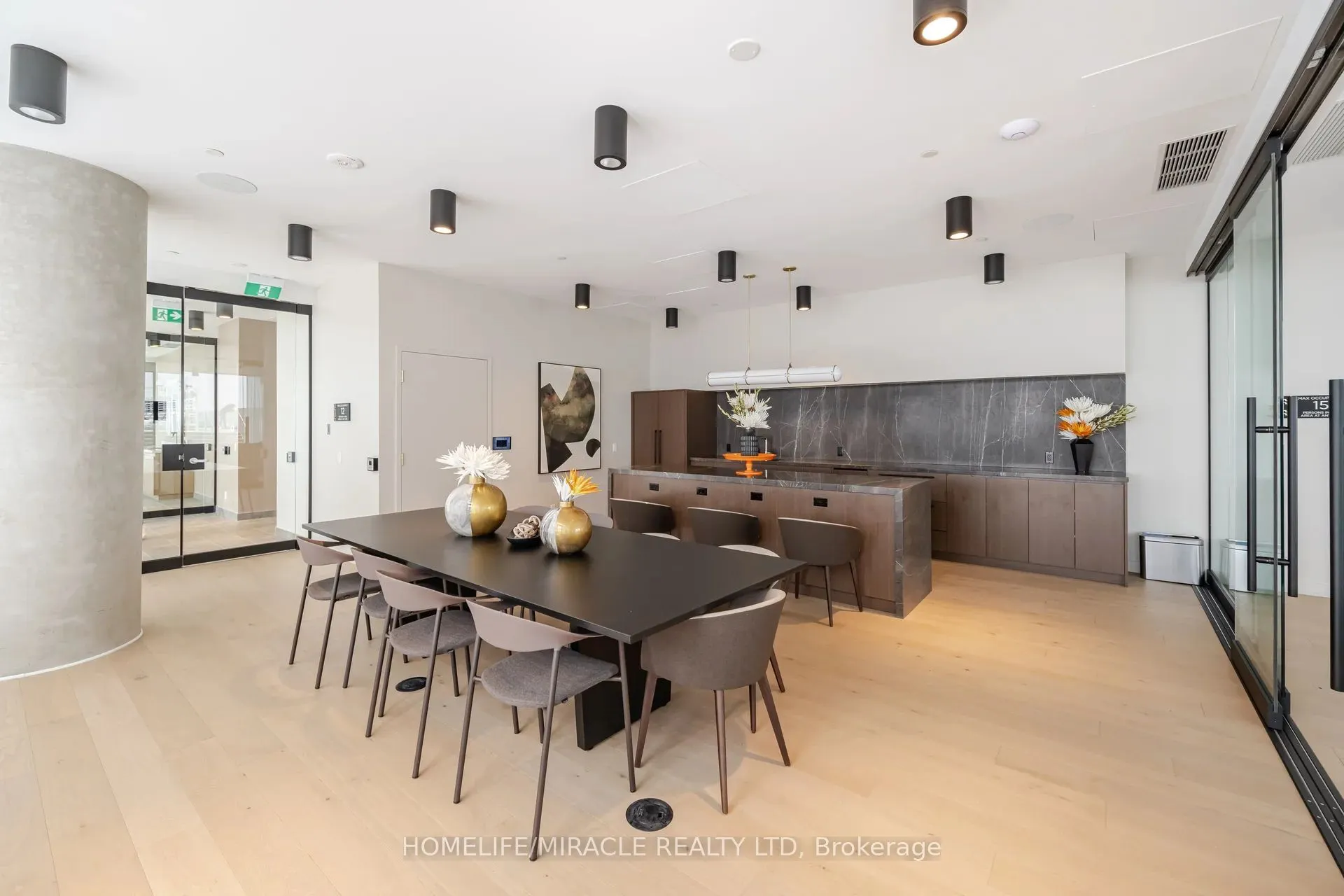 7890 Jane Street, #3907