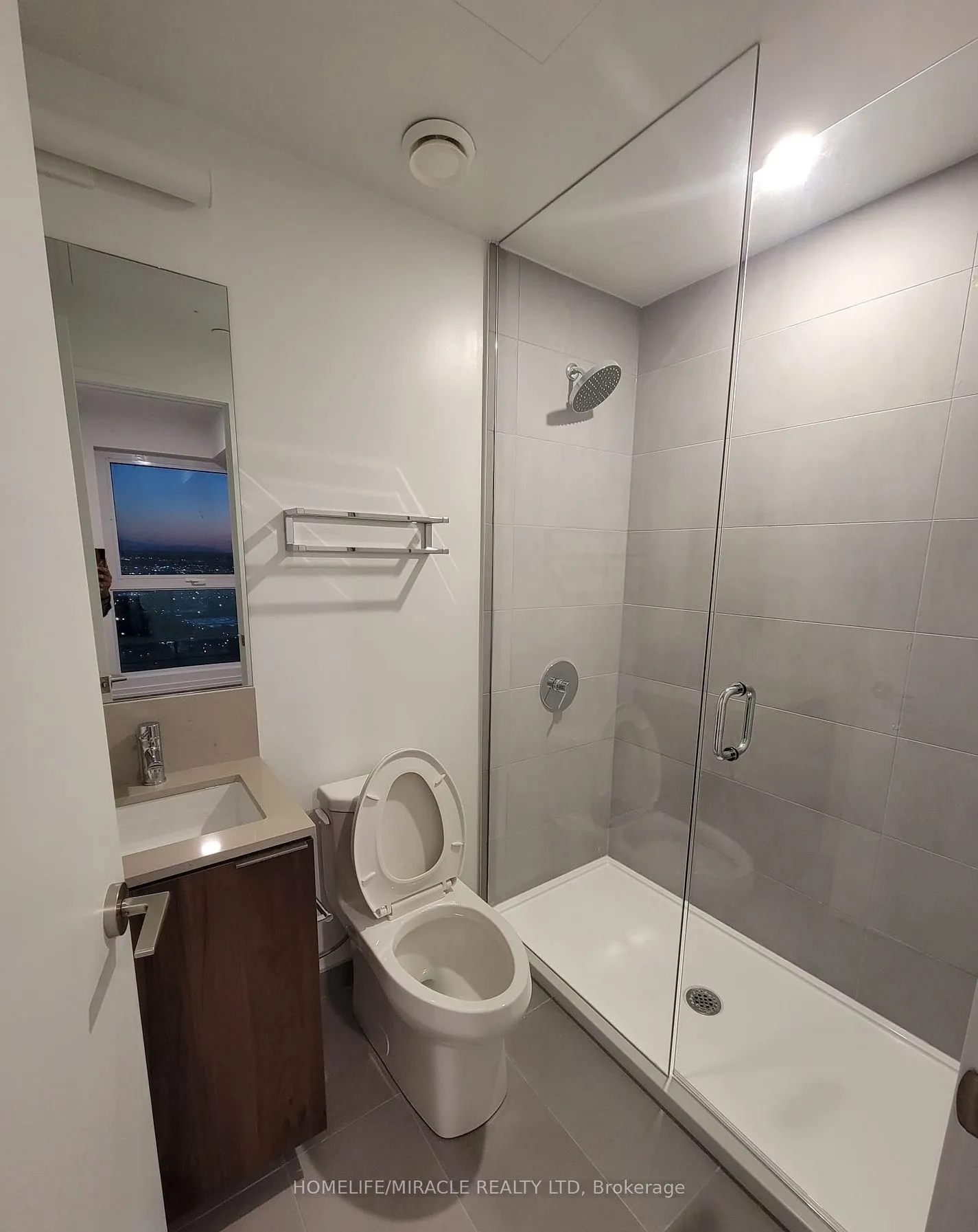 7890 Jane Street, #3907