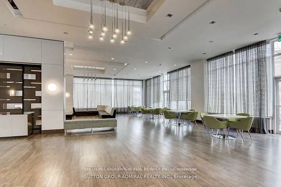 7890 Bathurst Street, #204