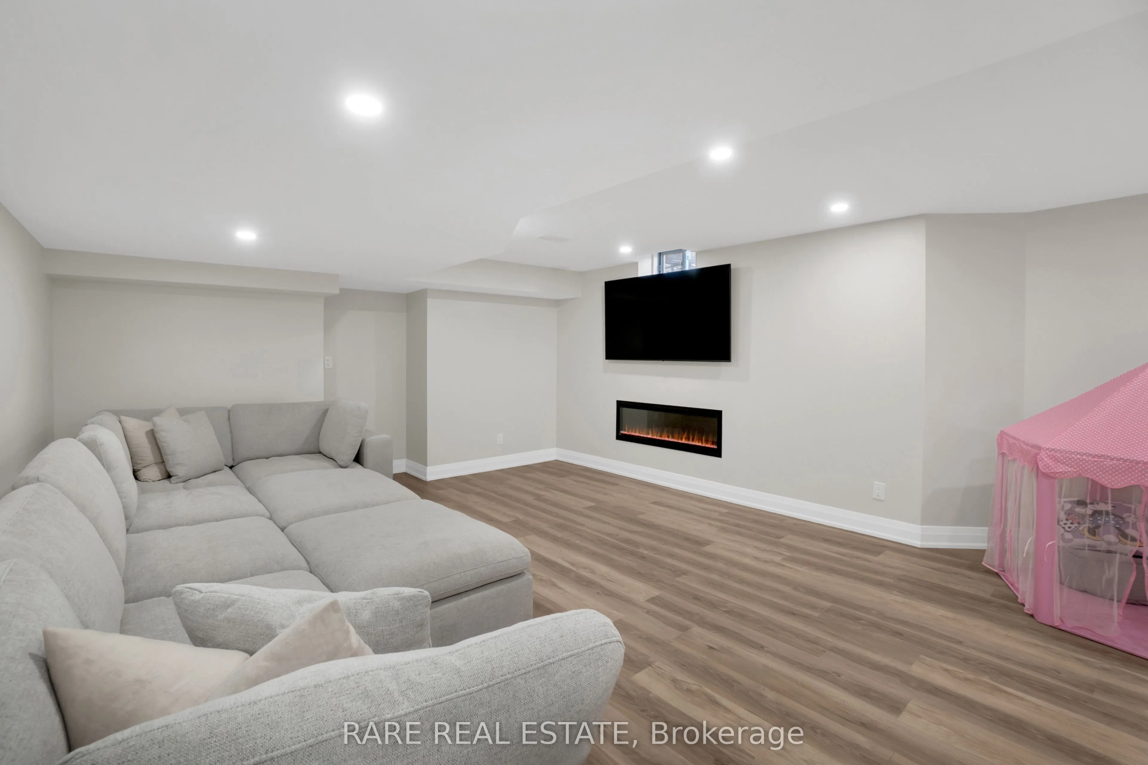 206 Stevenson Crescent