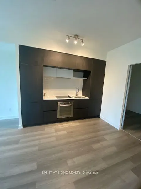 6 DAVID EYER Road, #207