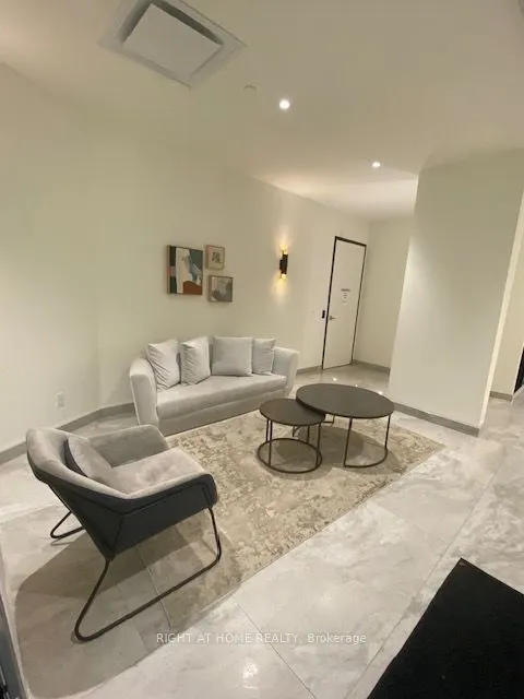 6 DAVID EYER Road, #207